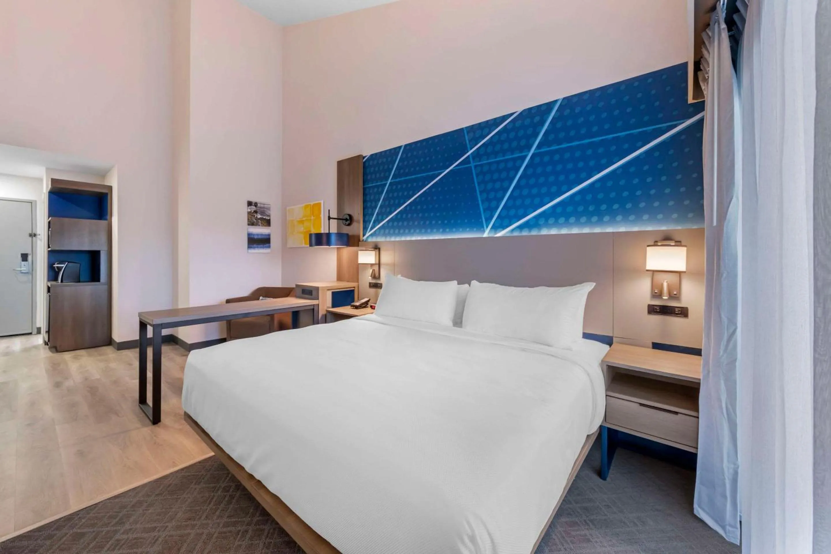 Bedroom, Bed in Comfort Inn & Suites Irvine Spectrum