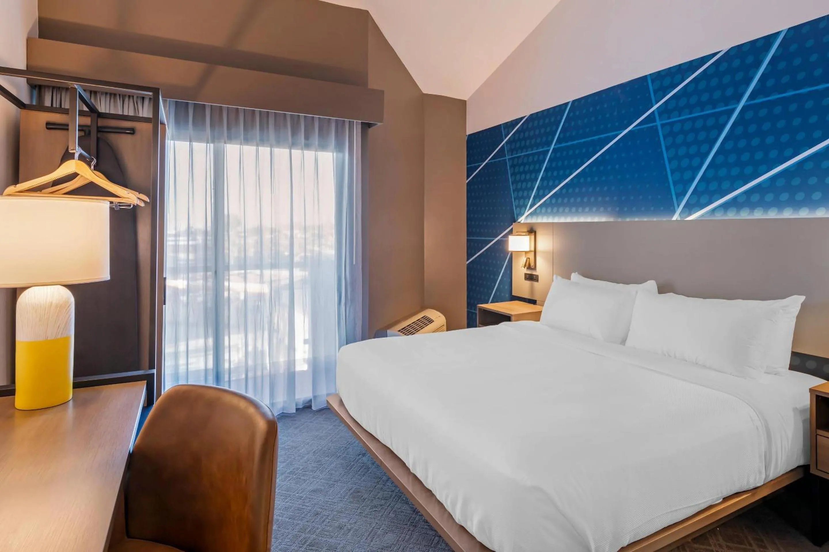 Bedroom, Bed in Comfort Inn & Suites Irvine Spectrum