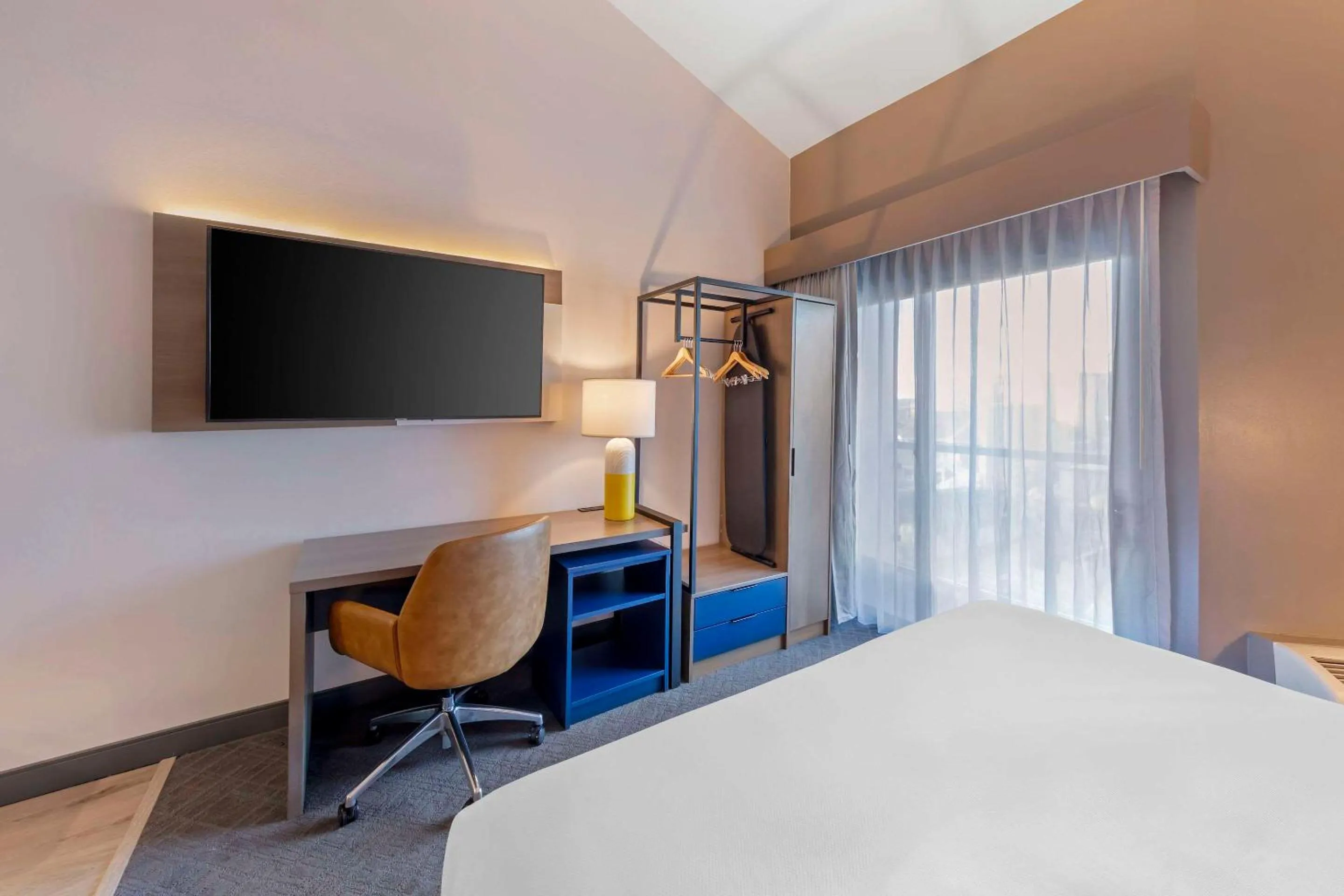 Bedroom, Bed in Comfort Inn & Suites Irvine Spectrum