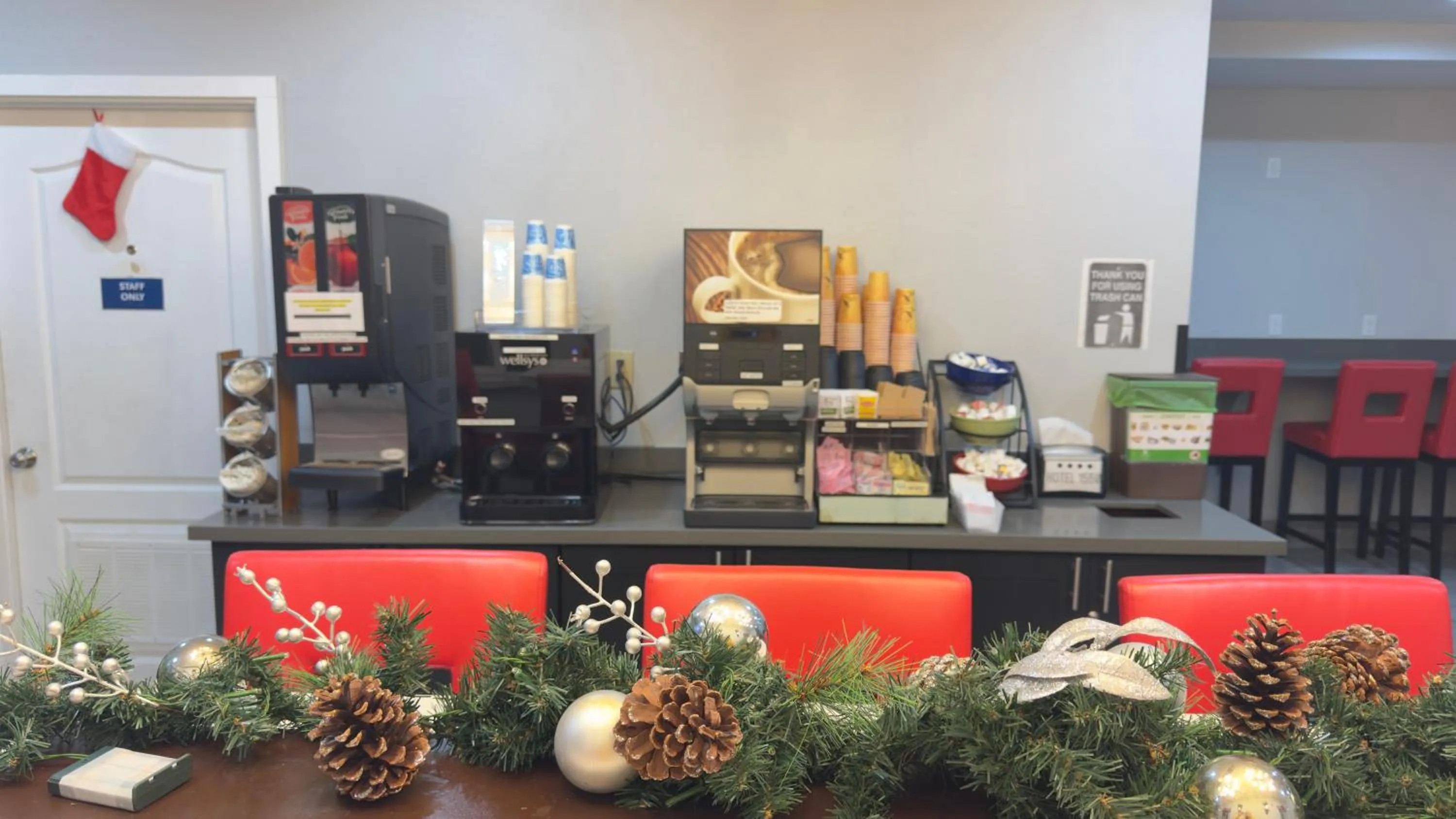 Coffee/tea facilities in Hotel 1550 - SFO Airport West