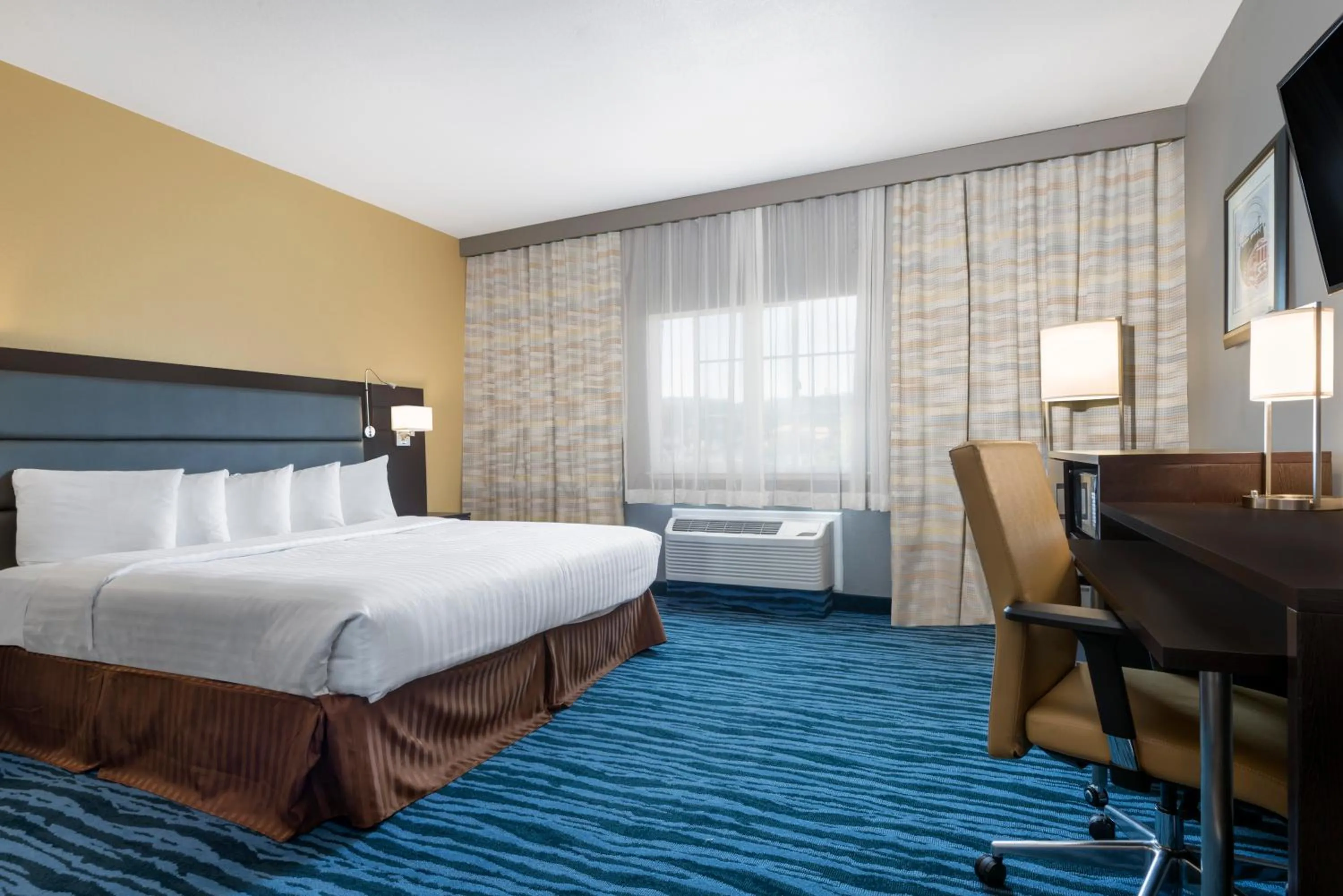 Bed in Hotel 1550 - SFO Airport West