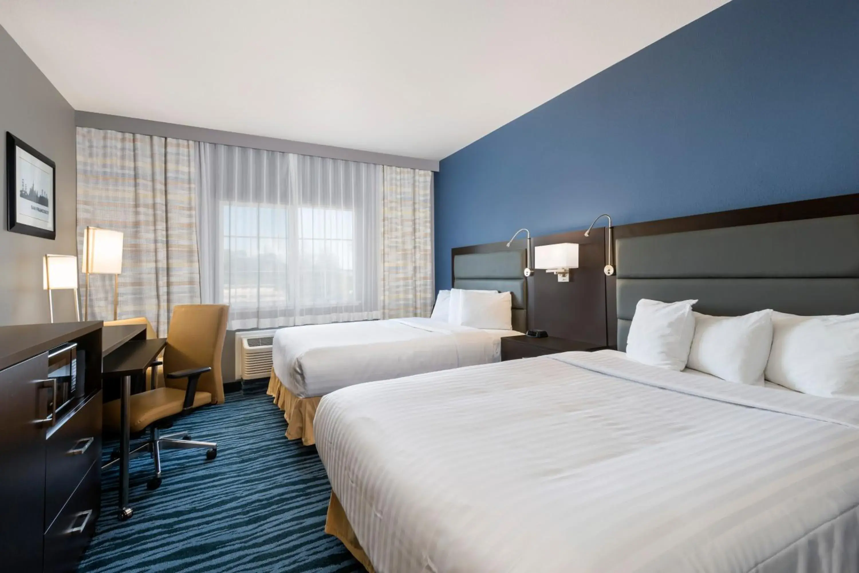 Business Queen Room with Two Queen Beds - Non-Smoking in Hotel 1550 - SFO Airport West Business Queen Room with Two Queen Beds - Non-Smoking in Hotel 1550 - SFO Airport West