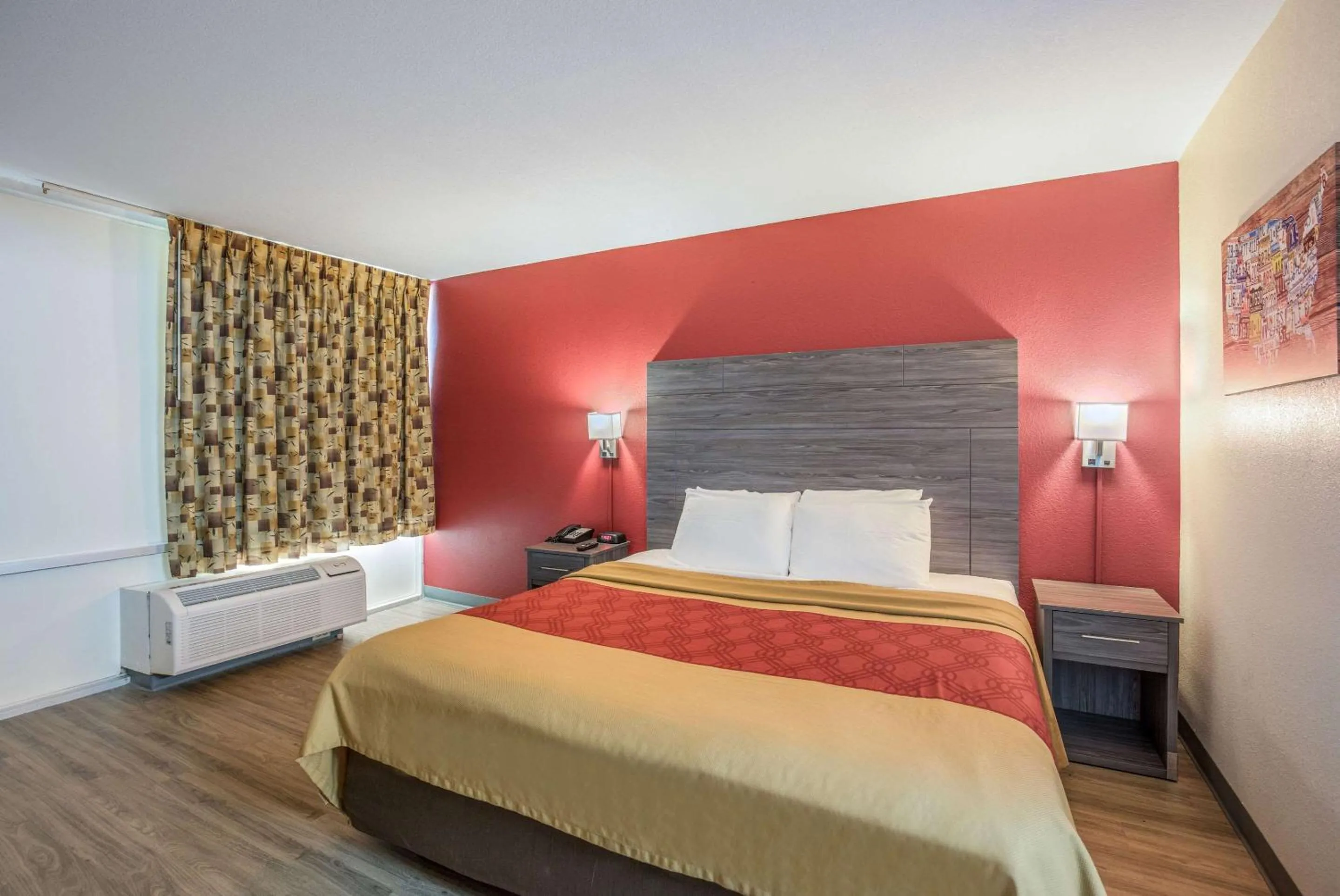 Photo of the whole room, Bed in Econo Lodge Thomasville