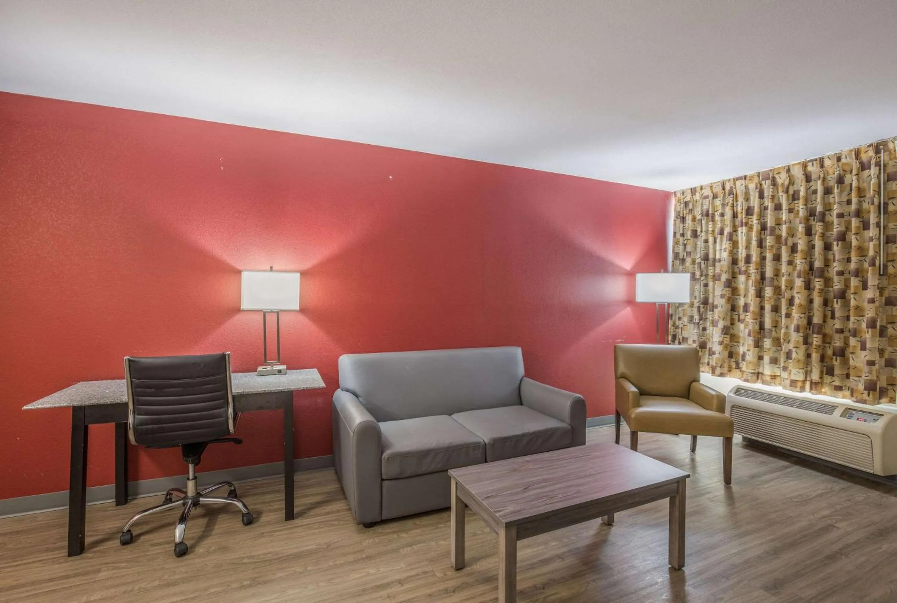 Photo of the whole room in Econo Lodge Thomasville