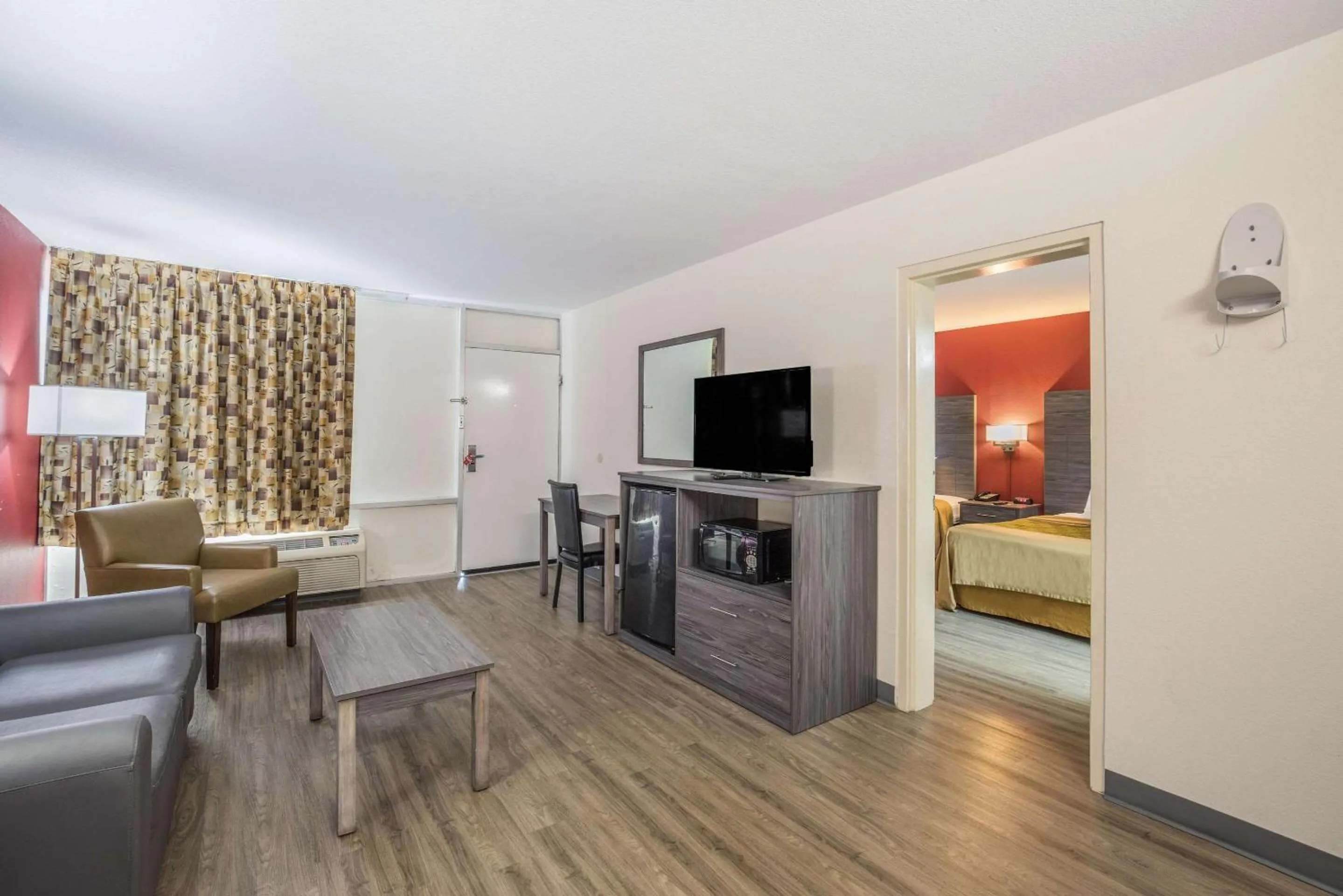 Photo of the whole room in Econo Lodge Thomasville