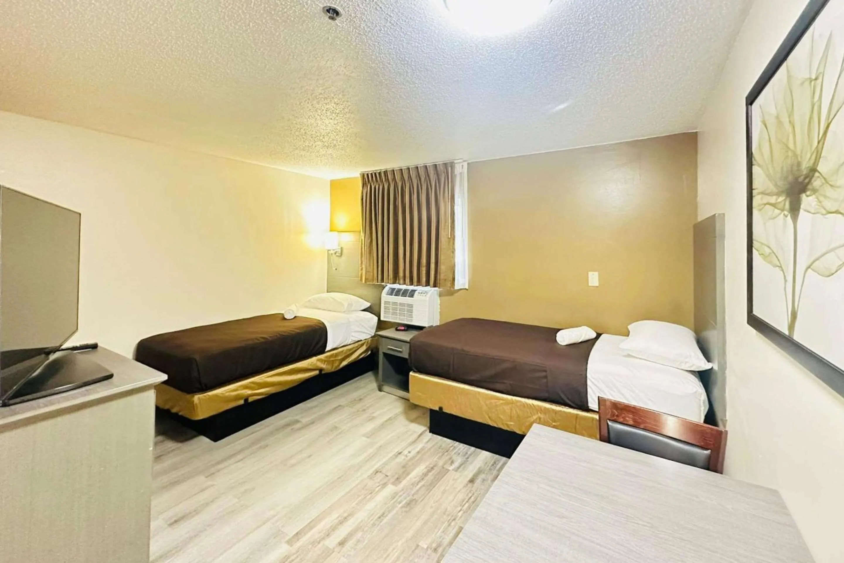 Bedroom in Suburban Studios Abercorn