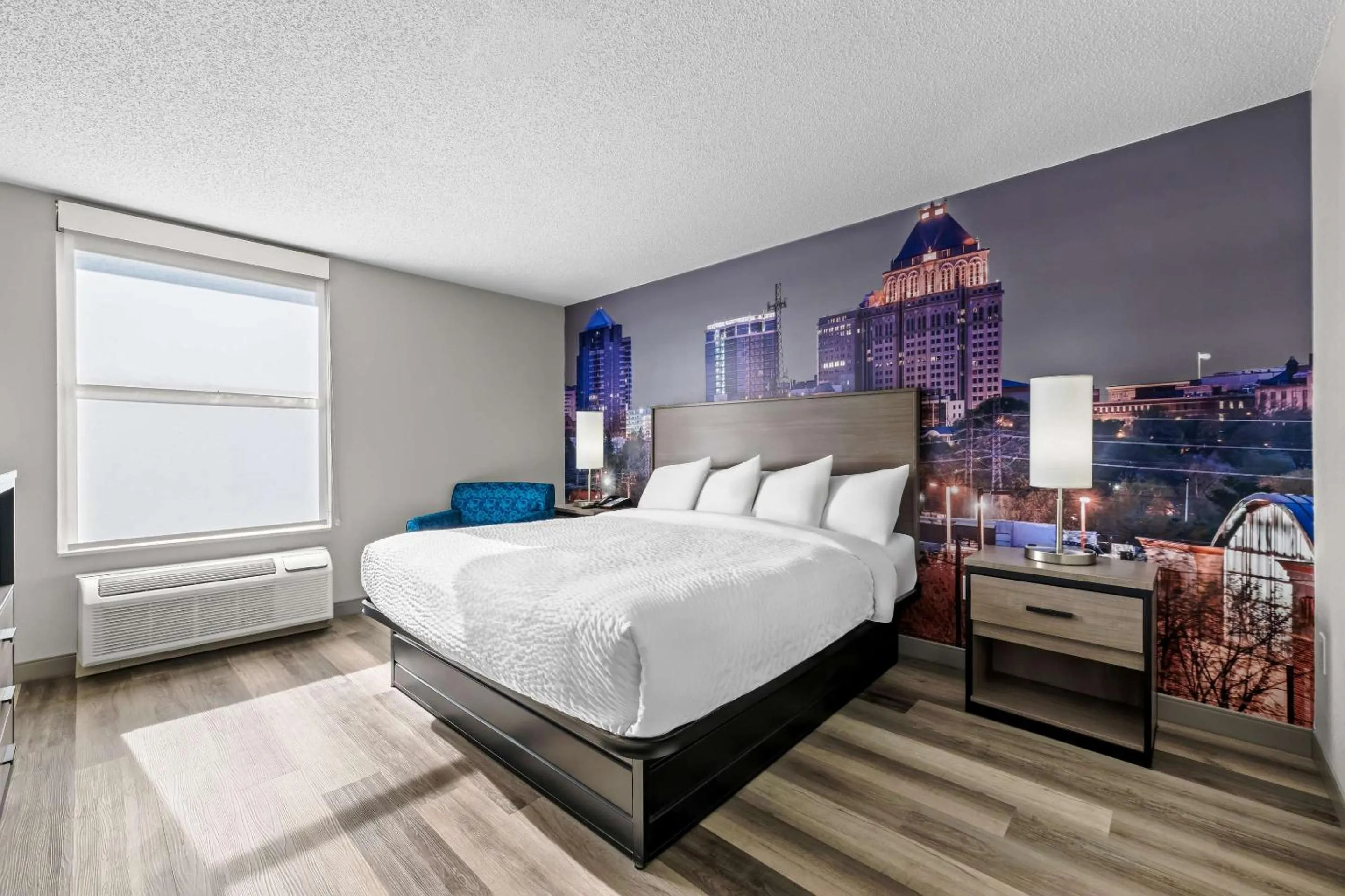 Bedroom in Clarion Pointe I-85 High Point - Archdale