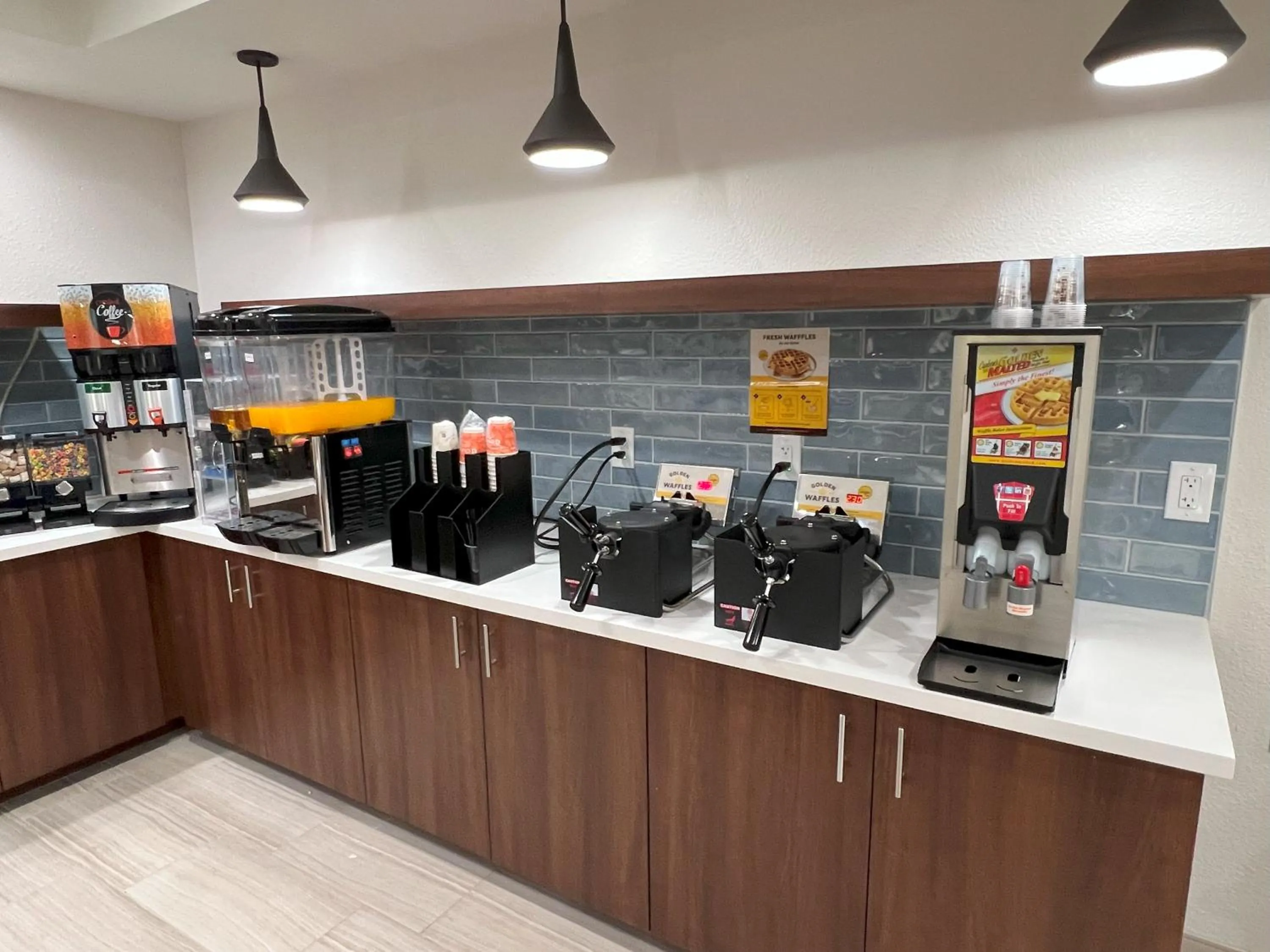 Breakfast in Clarion Pointe I-85 High Point - Archdale