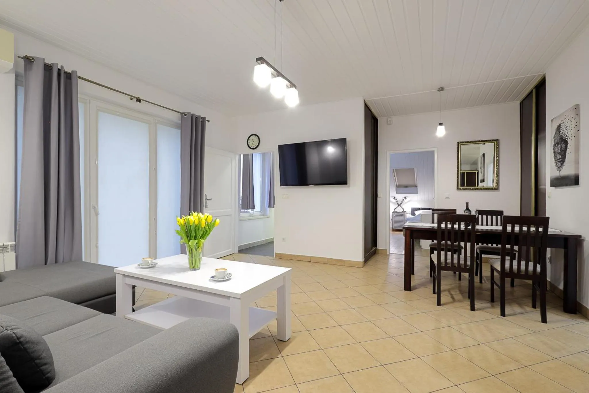 TV and multimedia in Dworek Różany Hotel & Restauracja