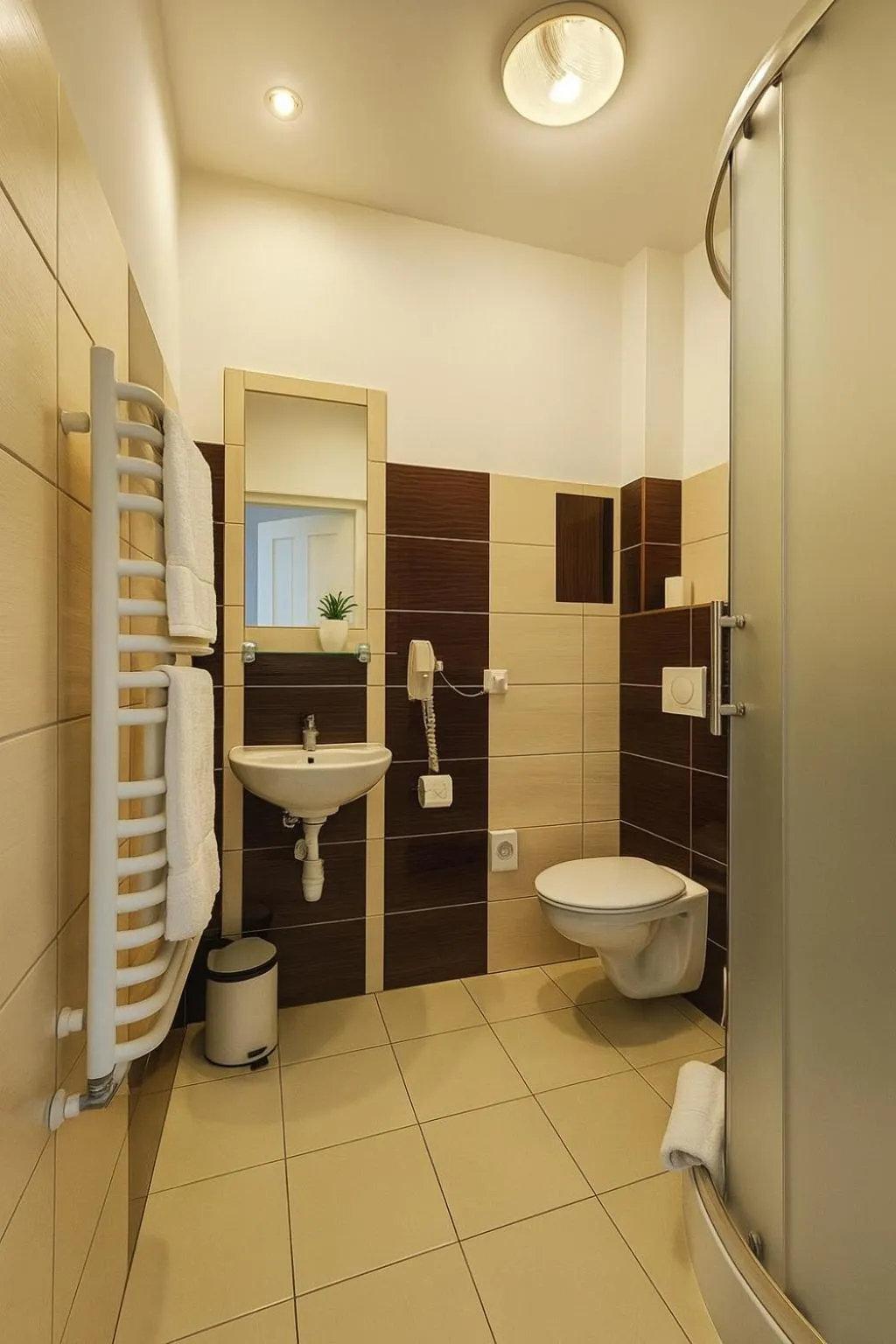 Bathroom in Dworek Różany Hotel & Restauracja