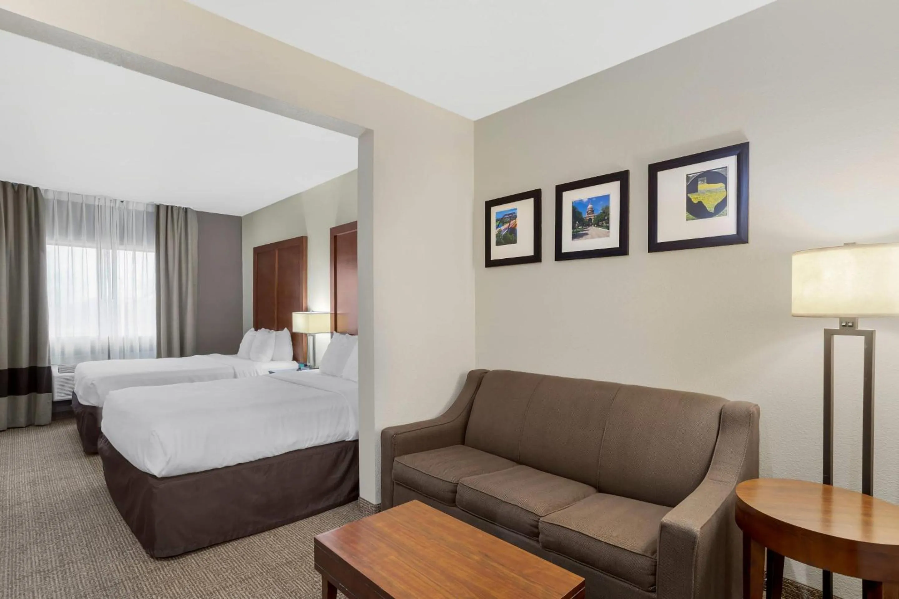 Bedroom, Bed in Comfort Suites Brenham