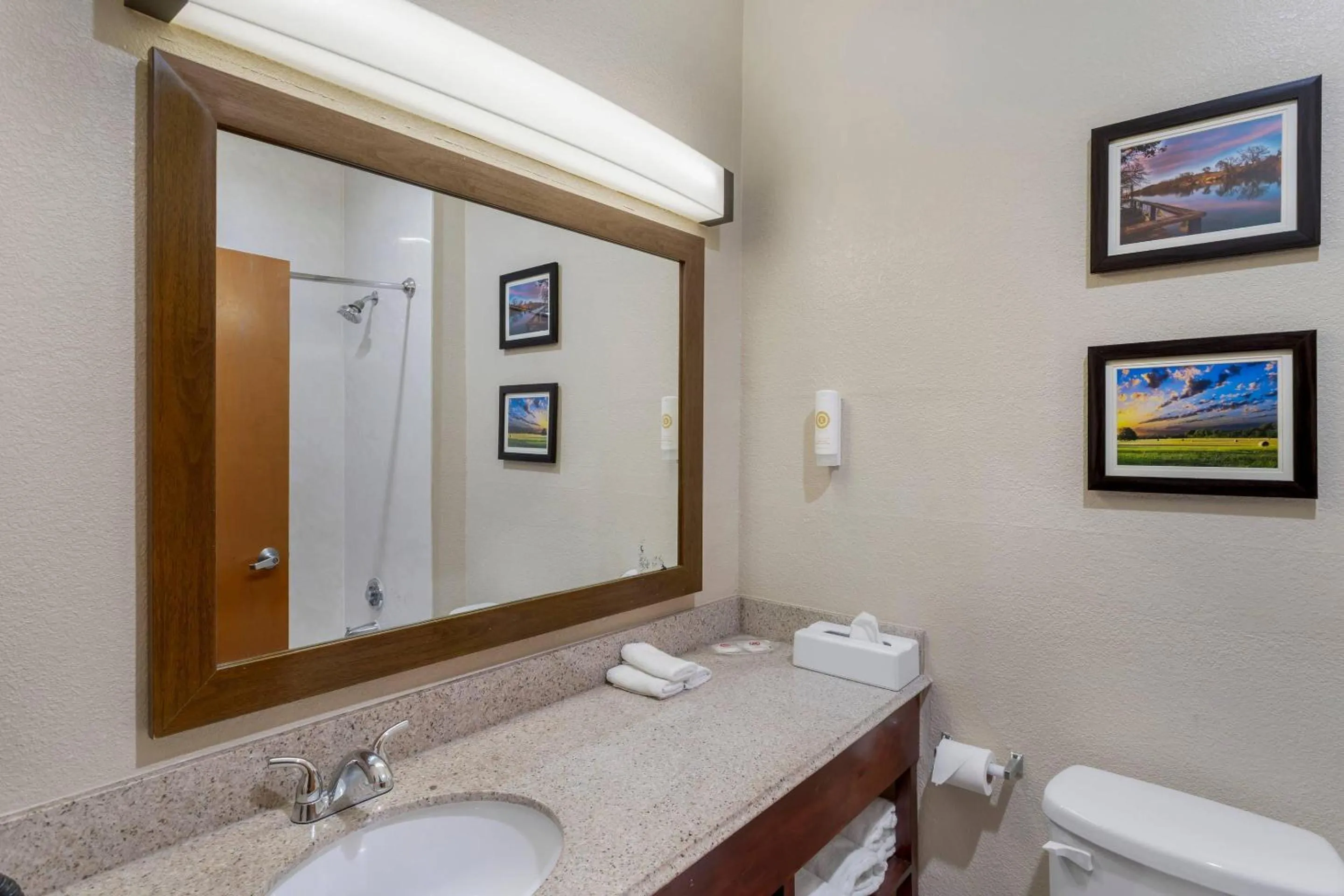 Bedroom in Comfort Suites Brenham