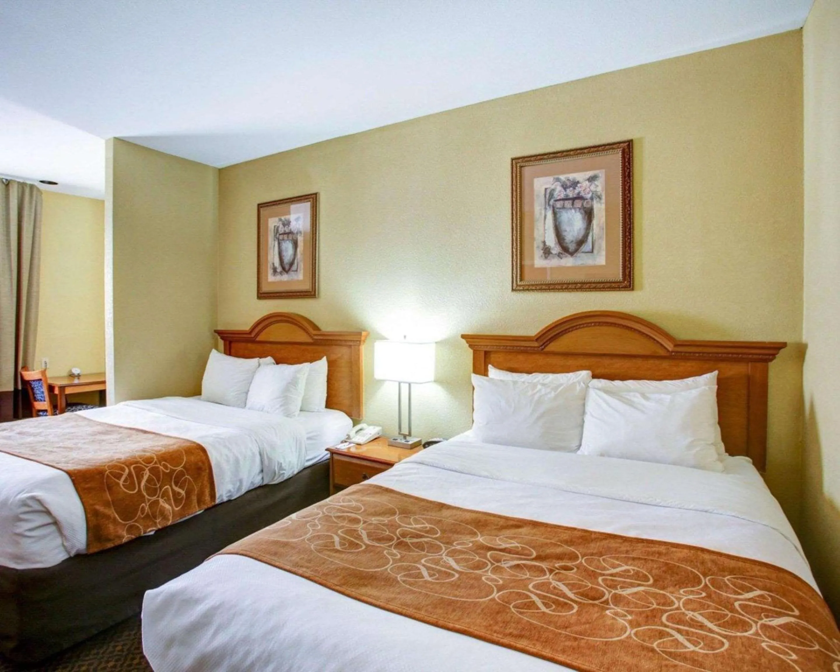 Photo of the whole room in Comfort Suites Brenham