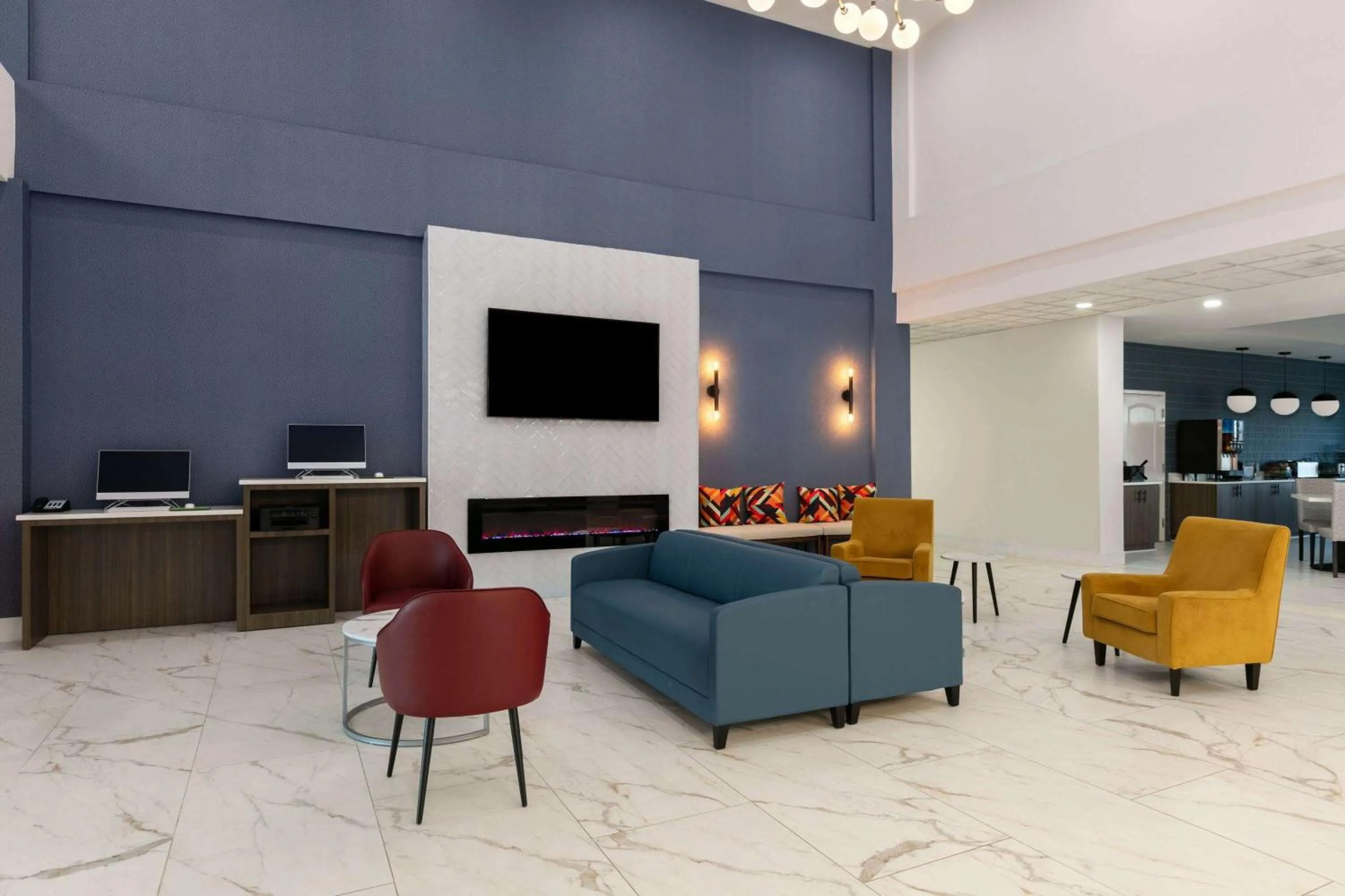 Lobby or reception in La Quinta Inn & Suites by Wyndham Ft Worth-Burleson