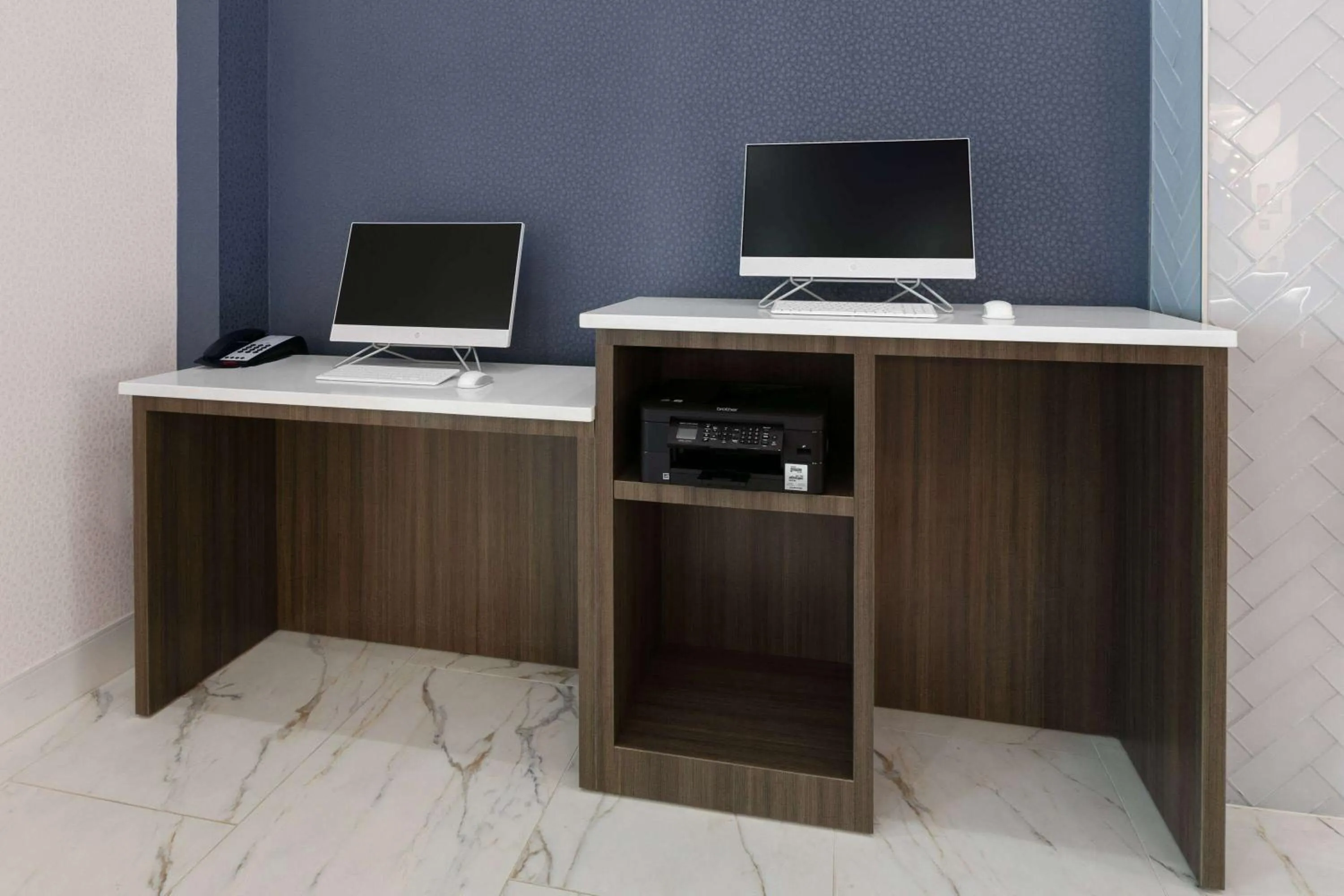 Business facilities in La Quinta Inn & Suites by Wyndham Ft Worth-Burleson