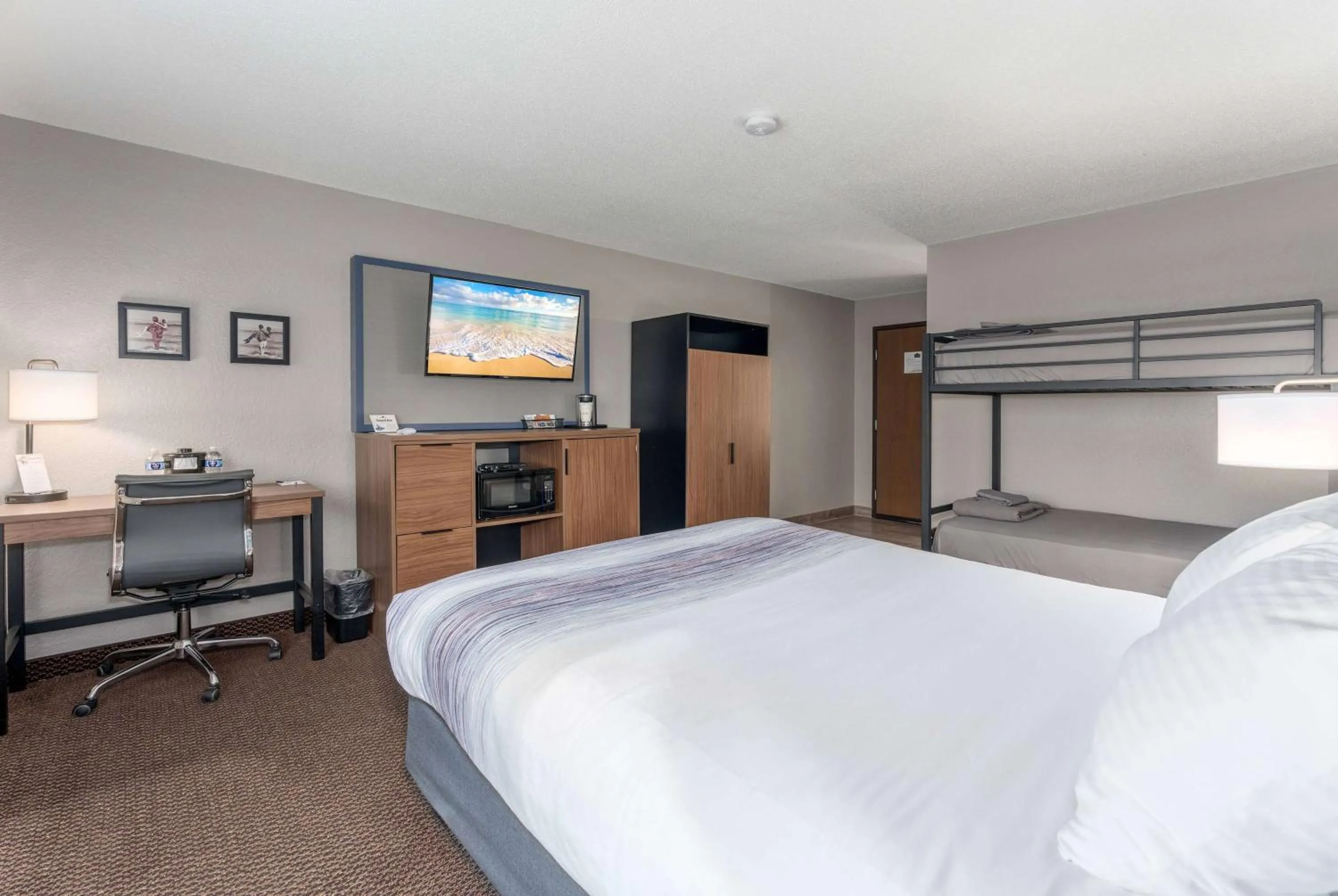 Photo of the whole room, Bed in AmericInn by Wyndham New Richmond
