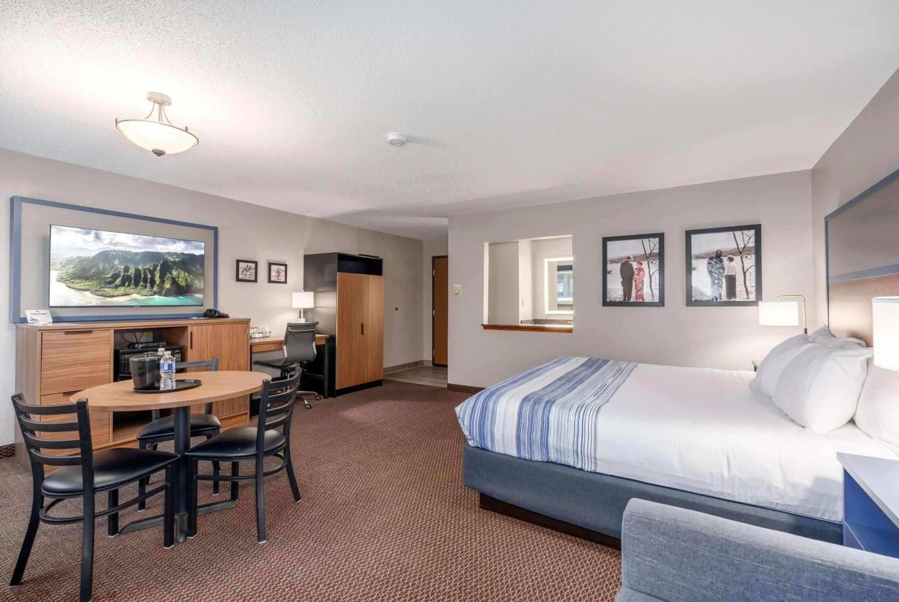 Photo of the whole room, Bed in AmericInn by Wyndham New Richmond