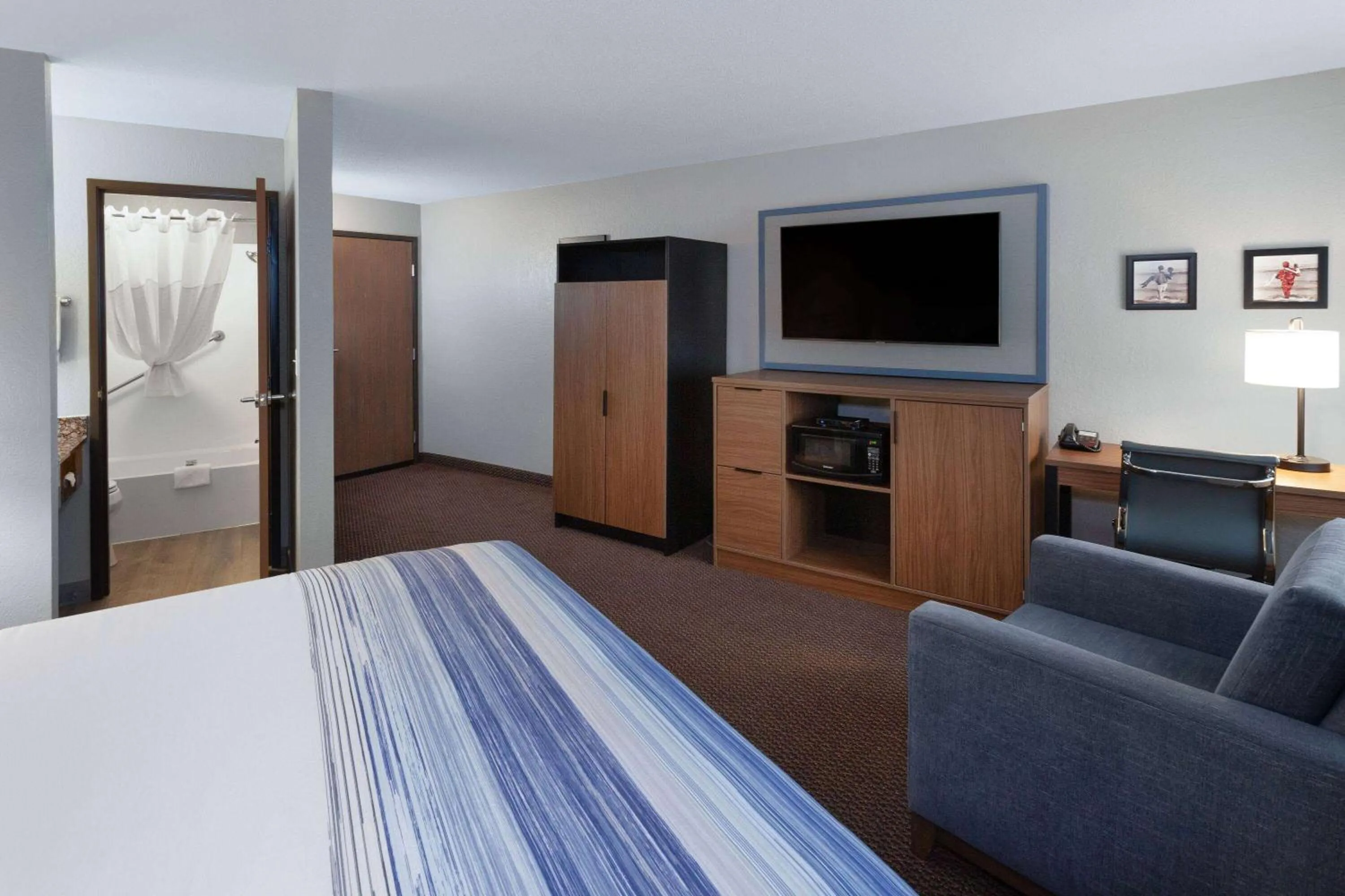 Bed in AmericInn by Wyndham New Richmond