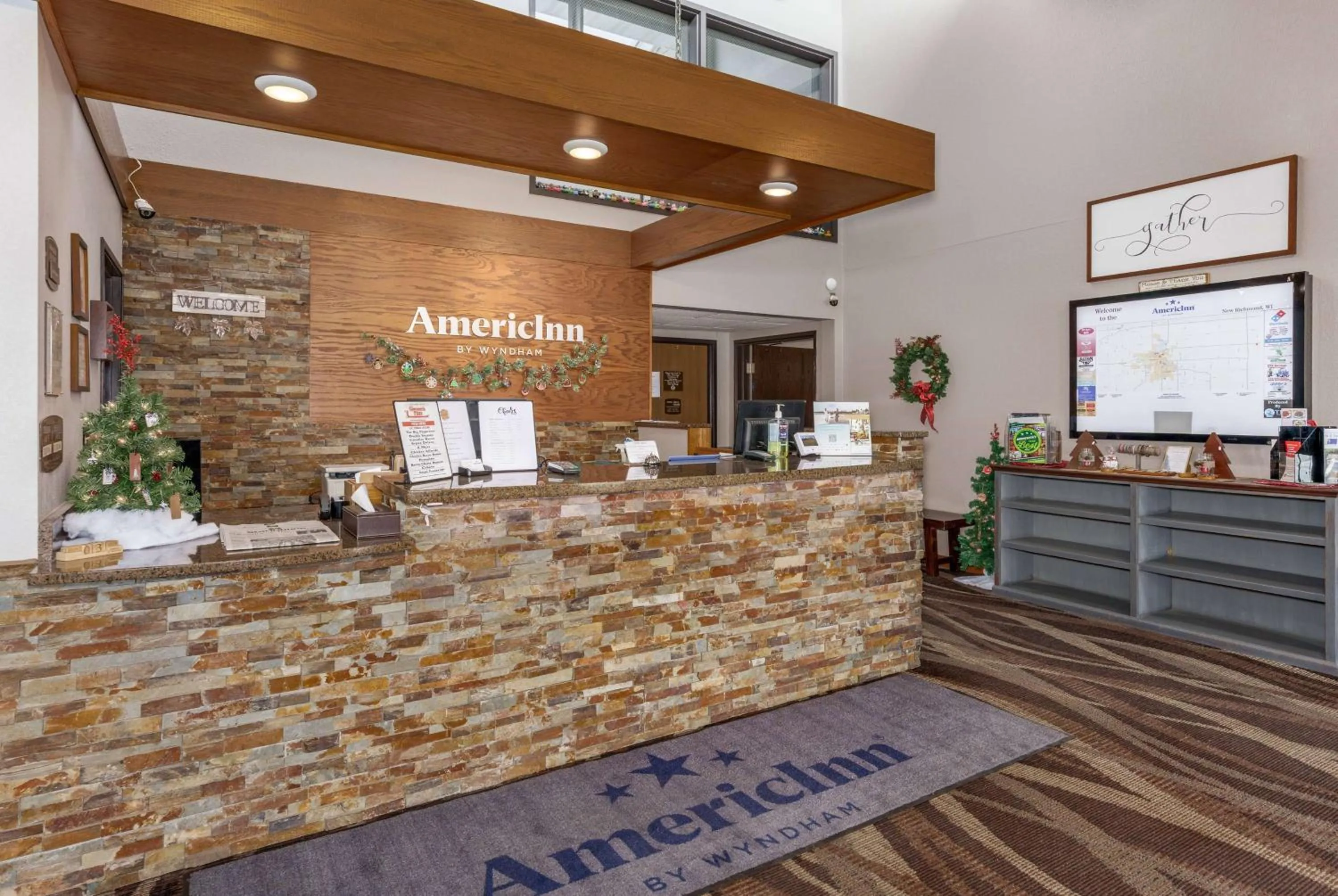 Lobby or reception in AmericInn by Wyndham New Richmond