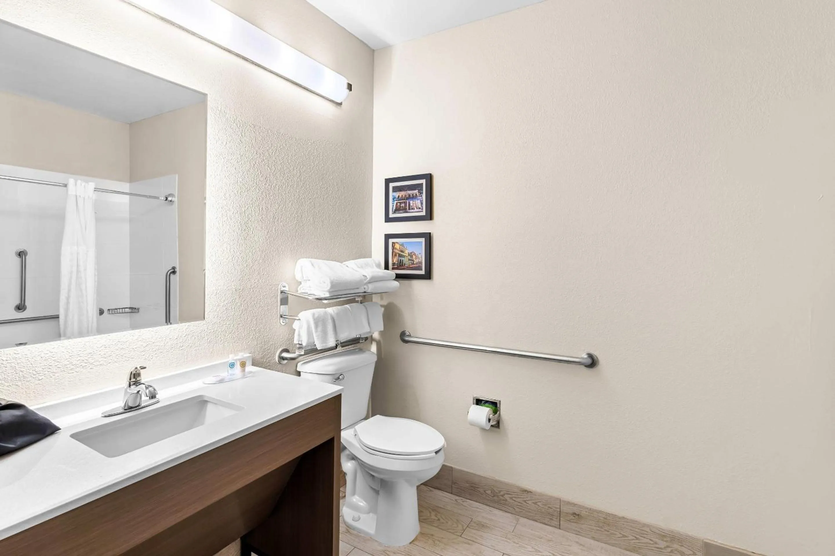 Bedroom in Comfort Suites Daphne - Mobile East Bay