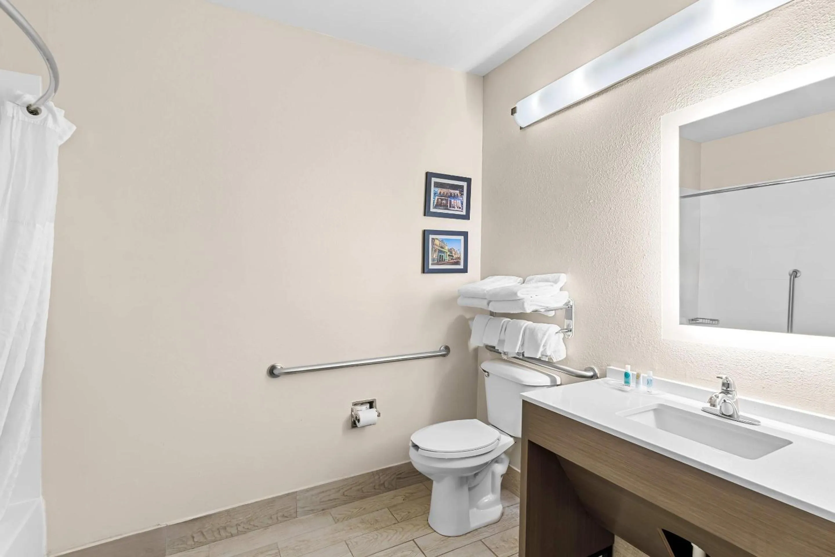 Bedroom in Comfort Suites Daphne - Mobile East Bay