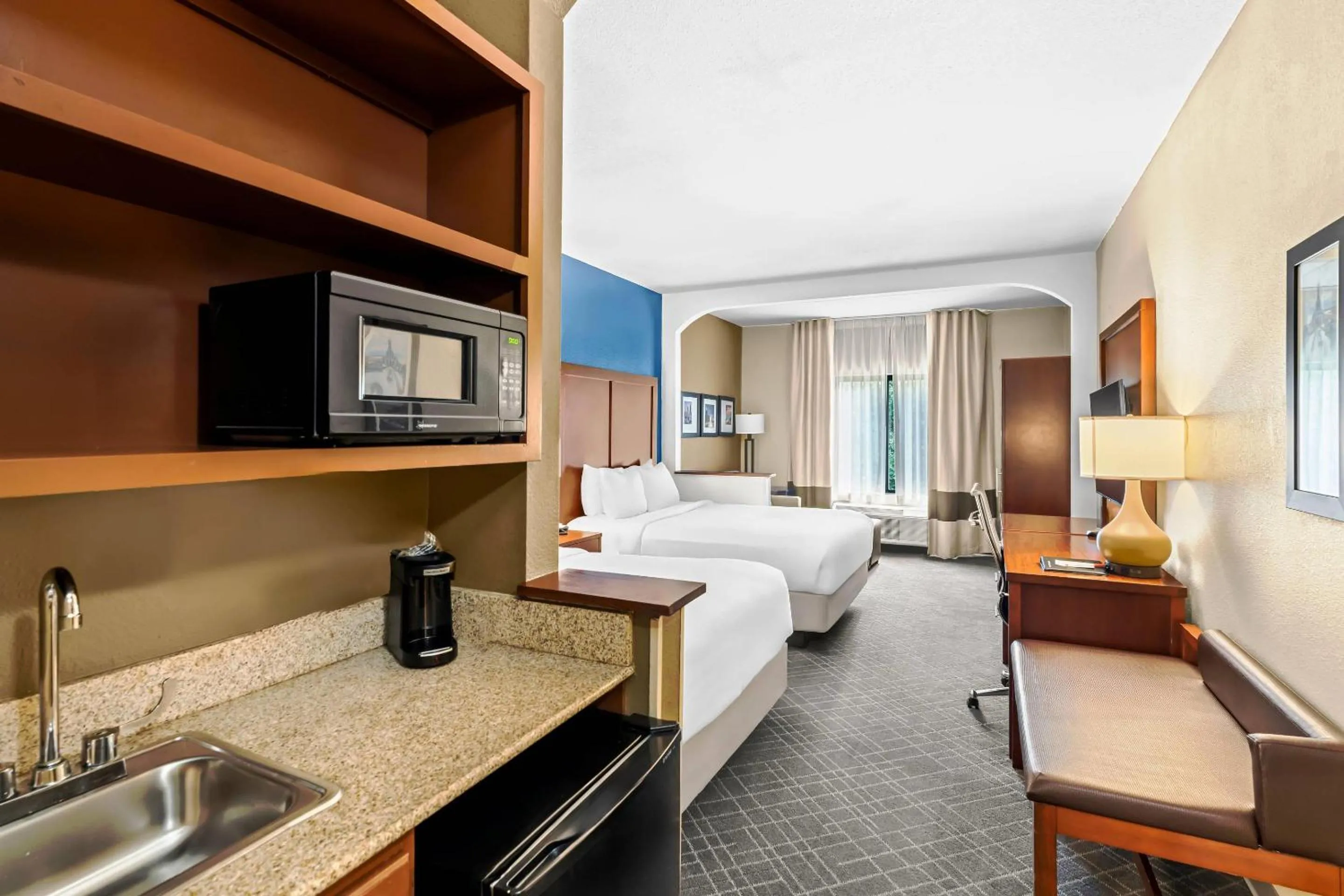 Bedroom, Bed in Comfort Suites Daphne - Mobile East Bay