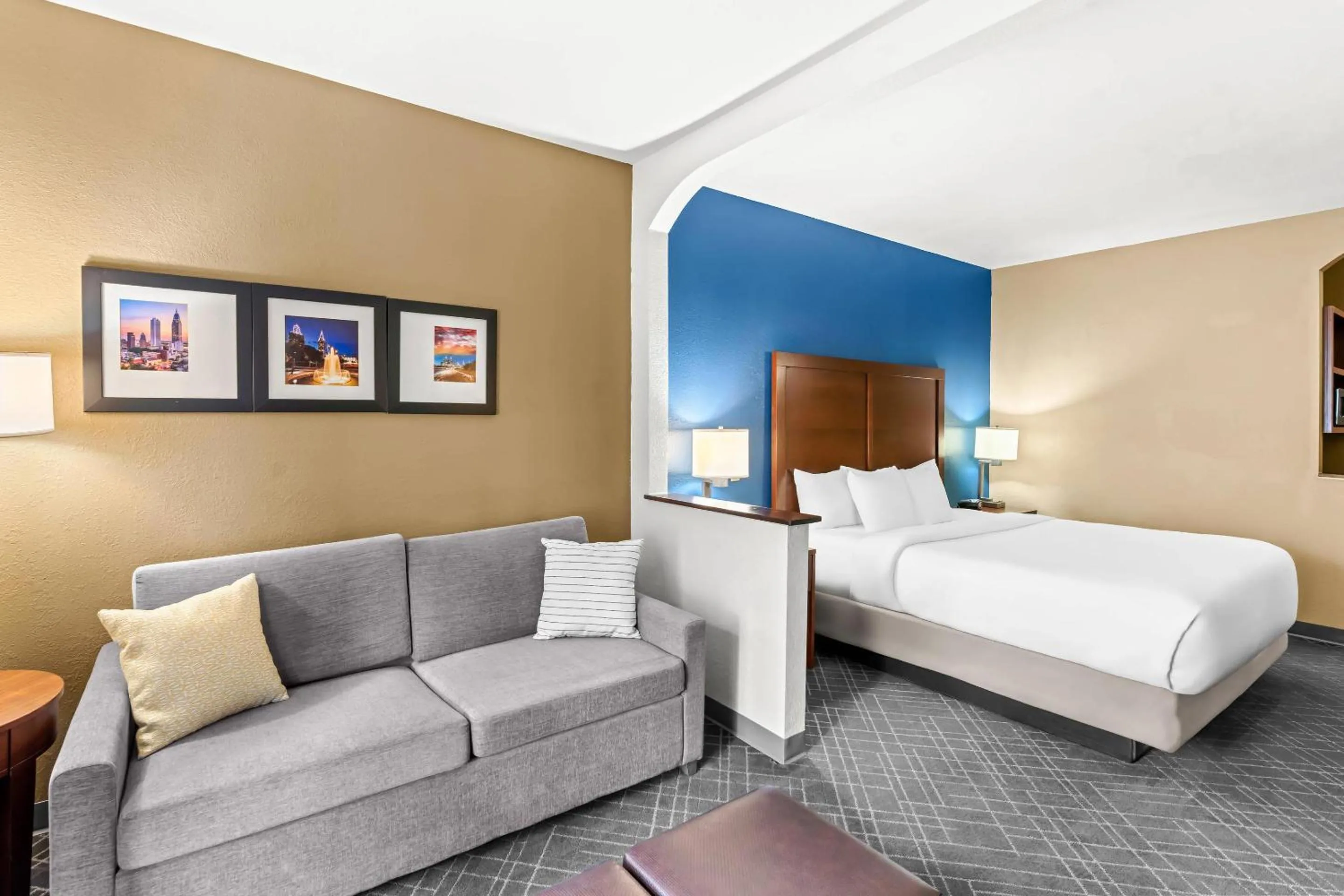 Bedroom, Bed in Comfort Suites Daphne - Mobile East Bay