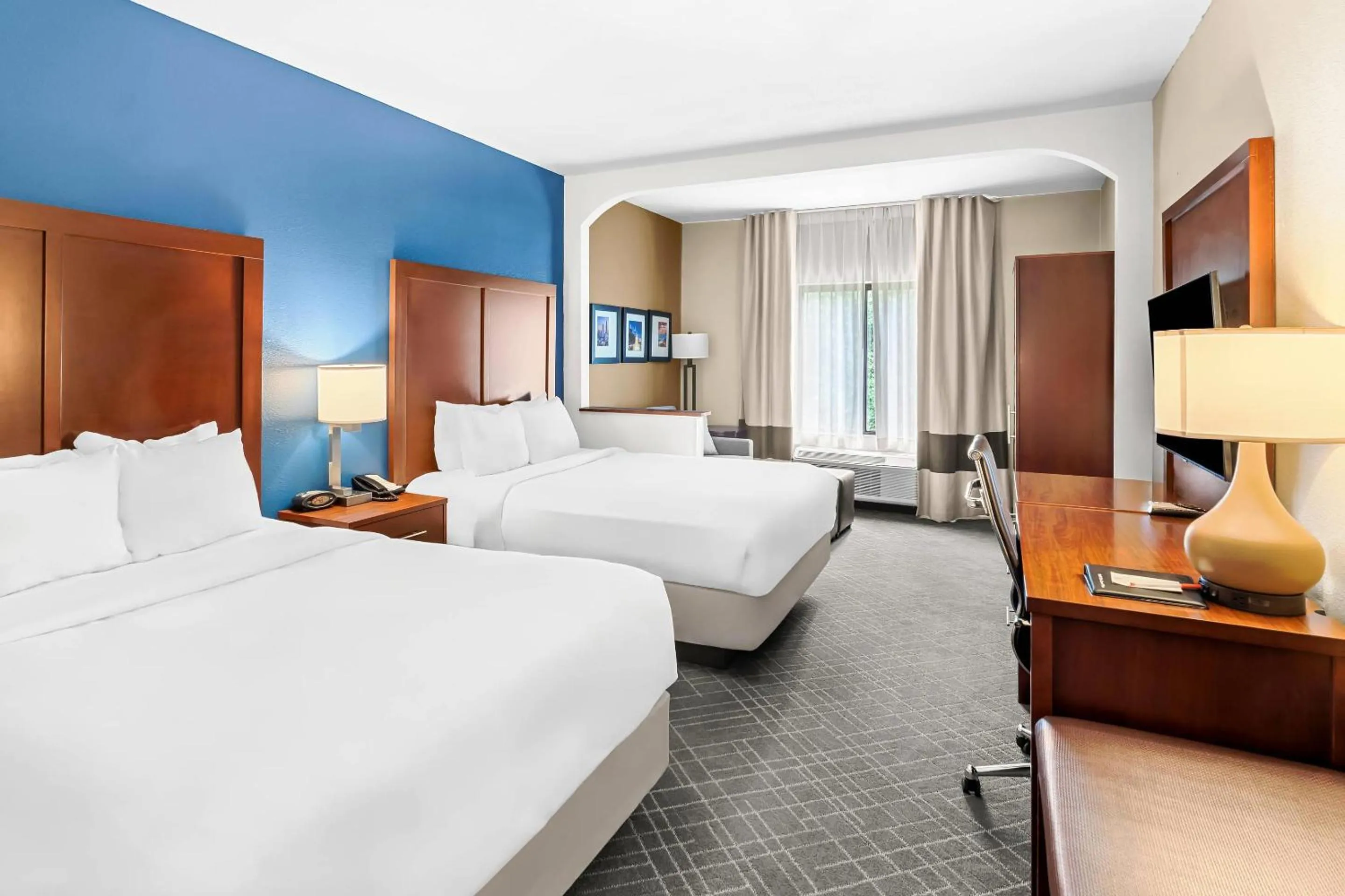 Bedroom, Bed in Comfort Suites Daphne - Mobile East Bay