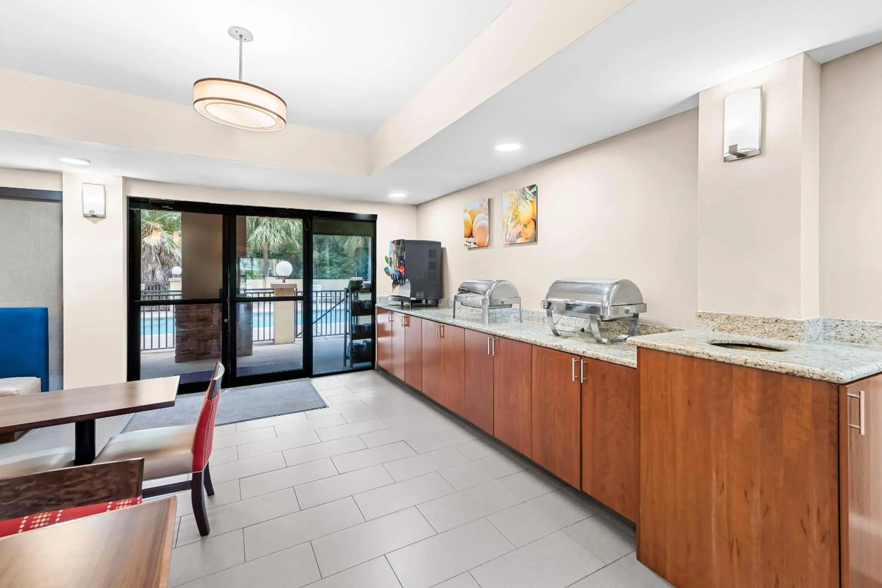 Breakfast in Comfort Suites Daphne - Mobile East Bay