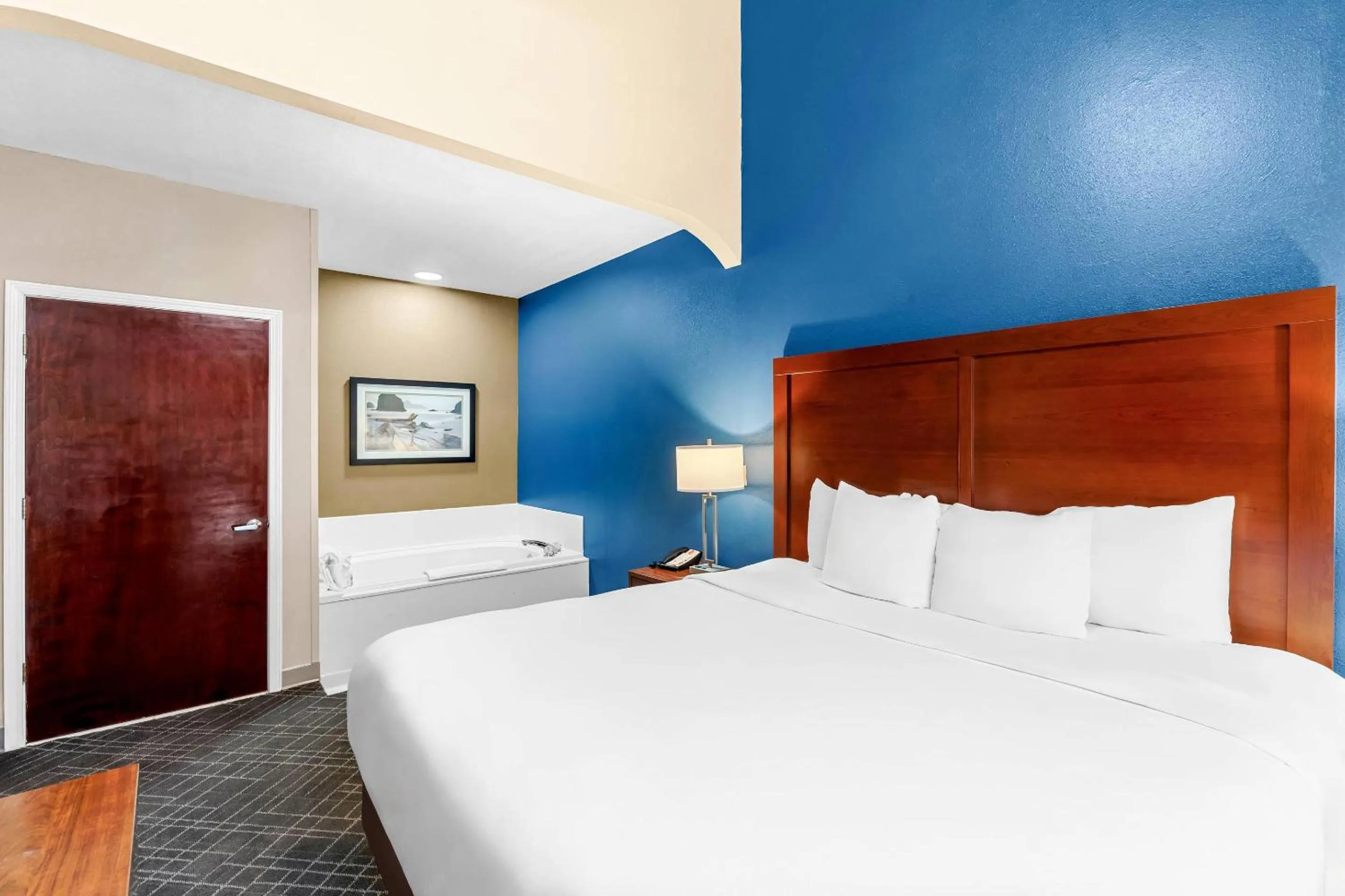 Bedroom, Bed in Comfort Suites Daphne - Mobile East Bay