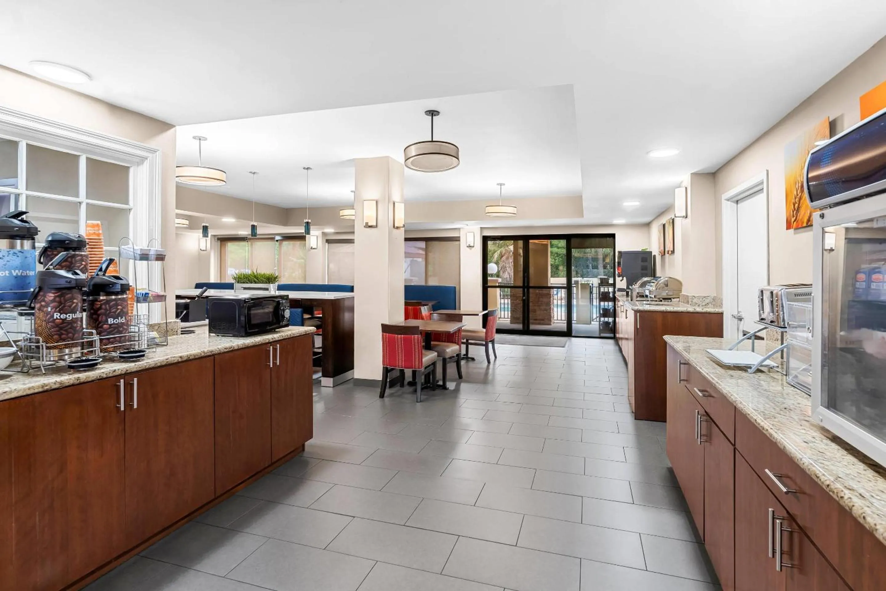 Breakfast in Comfort Suites Daphne - Mobile East Bay