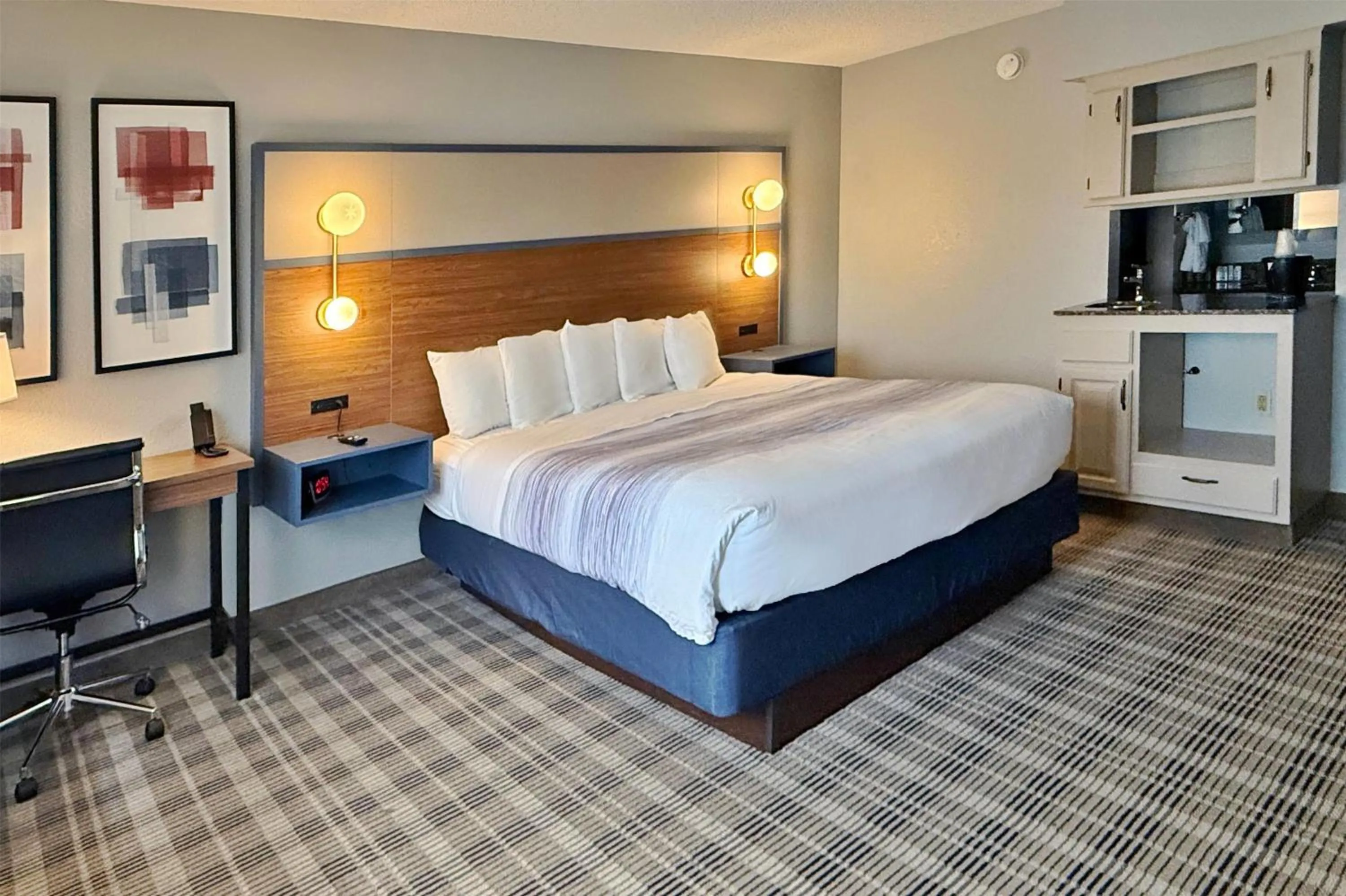 Photo of the whole room, Bed in AmericInn by Wyndham Chippewa Falls