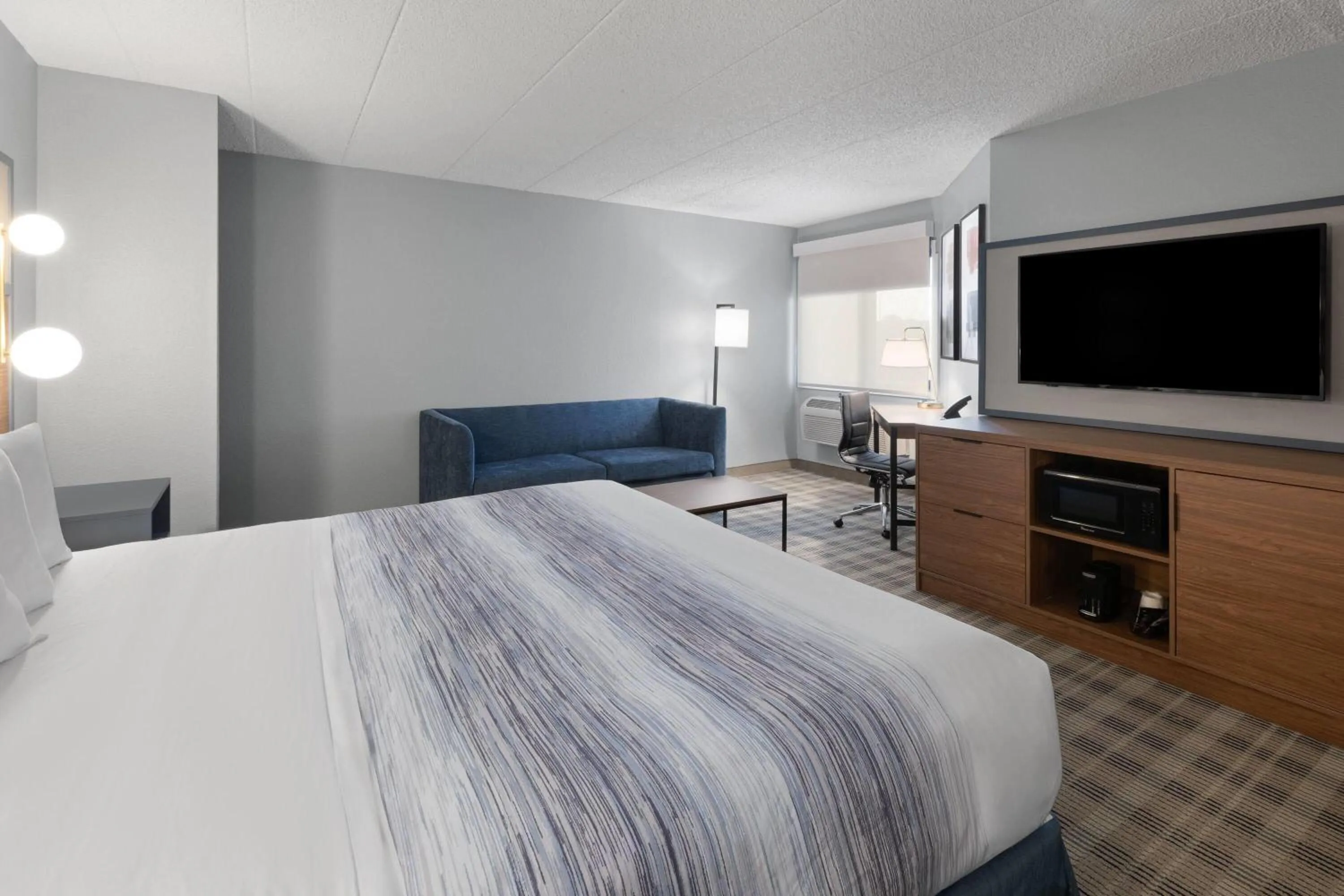 Bath, Bed in AmericInn by Wyndham Chippewa Falls