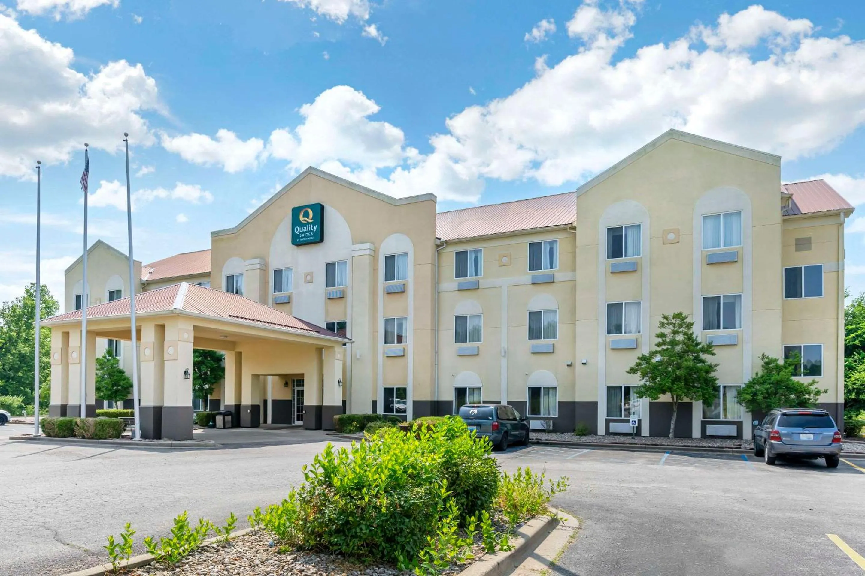 Property building in Quality Suites La Grange