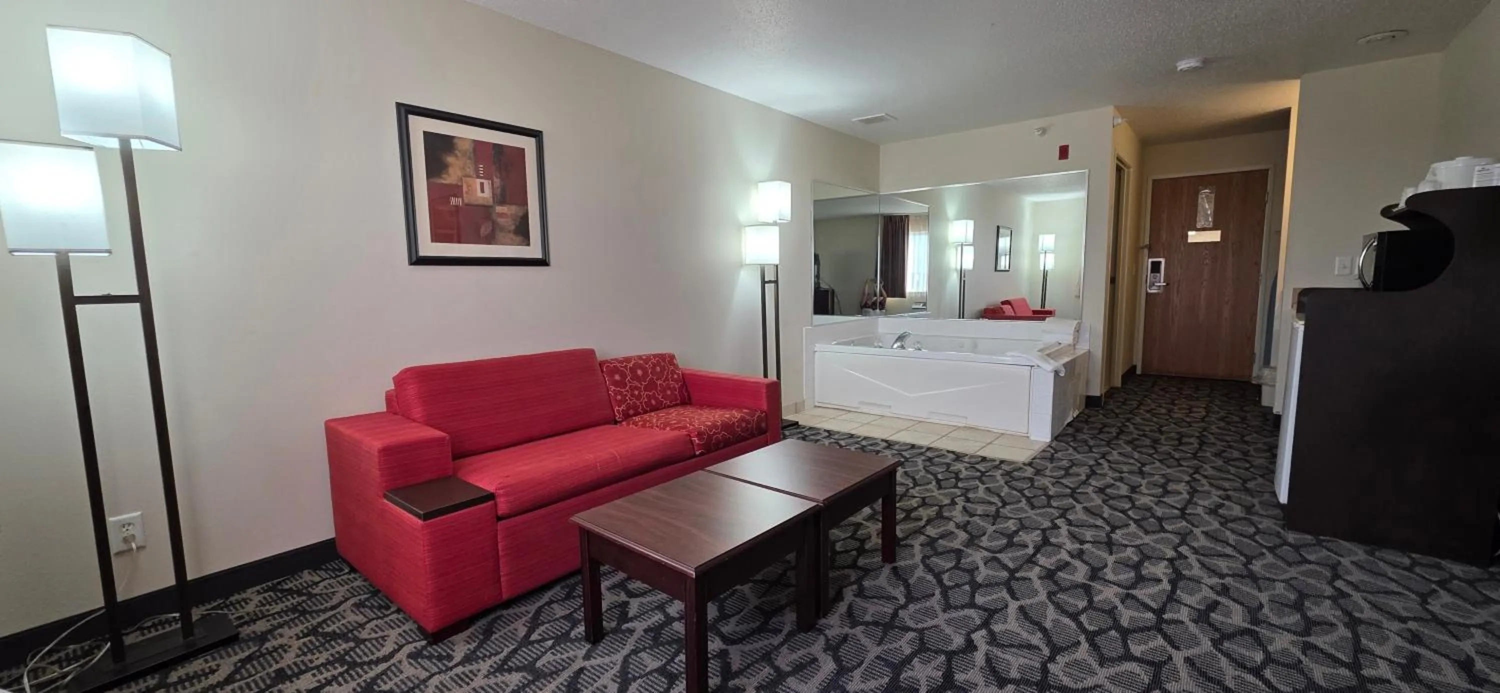Hot Tub, Bed in Quality Inn & Suites Eldridge Davenport North