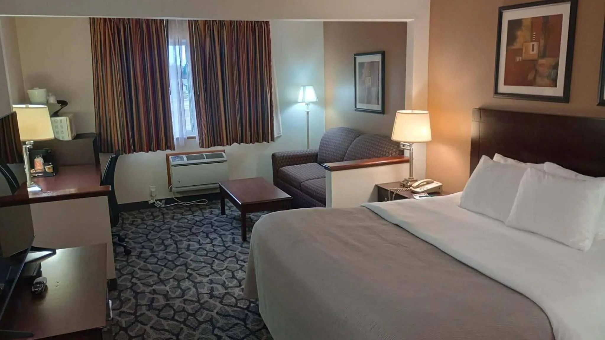 Bedroom, Bed in Quality Inn & Suites Eldridge Davenport North