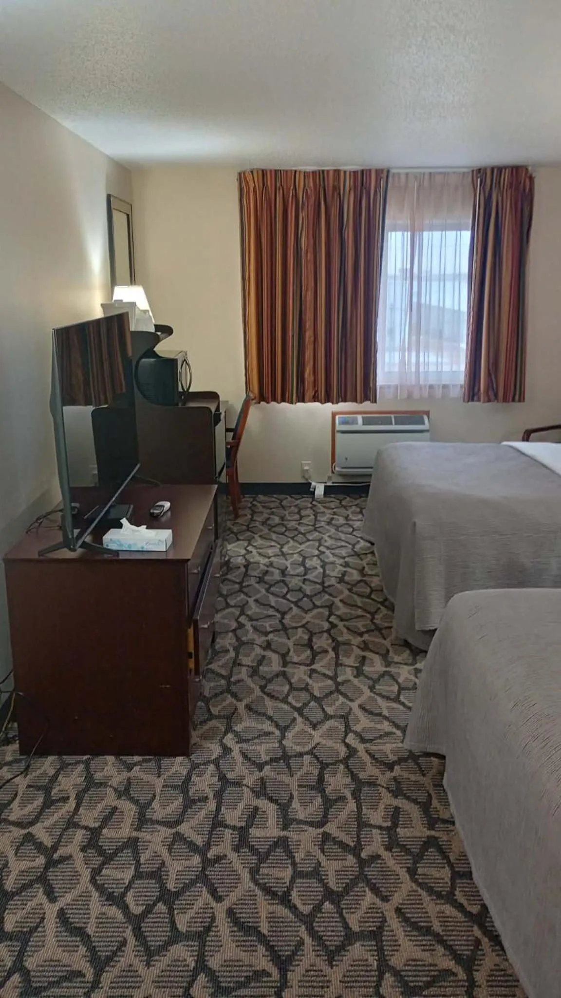 Bed in Quality Inn & Suites Eldridge Davenport North