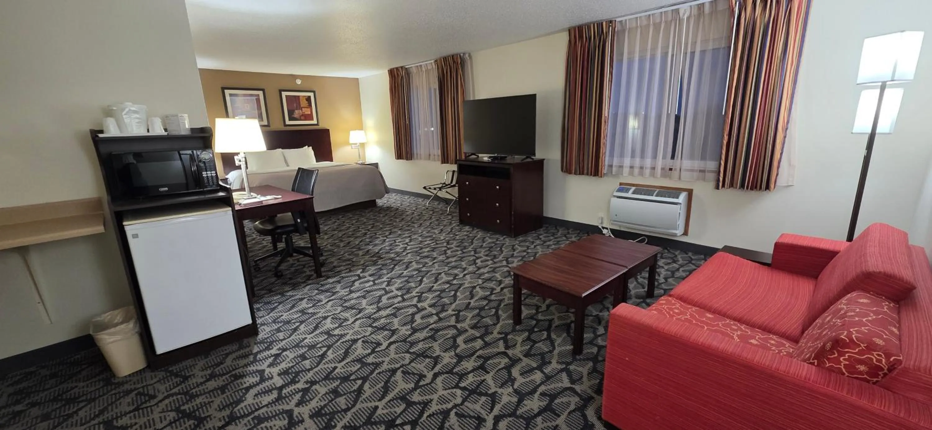 Bed in Quality Inn & Suites Eldridge Davenport North