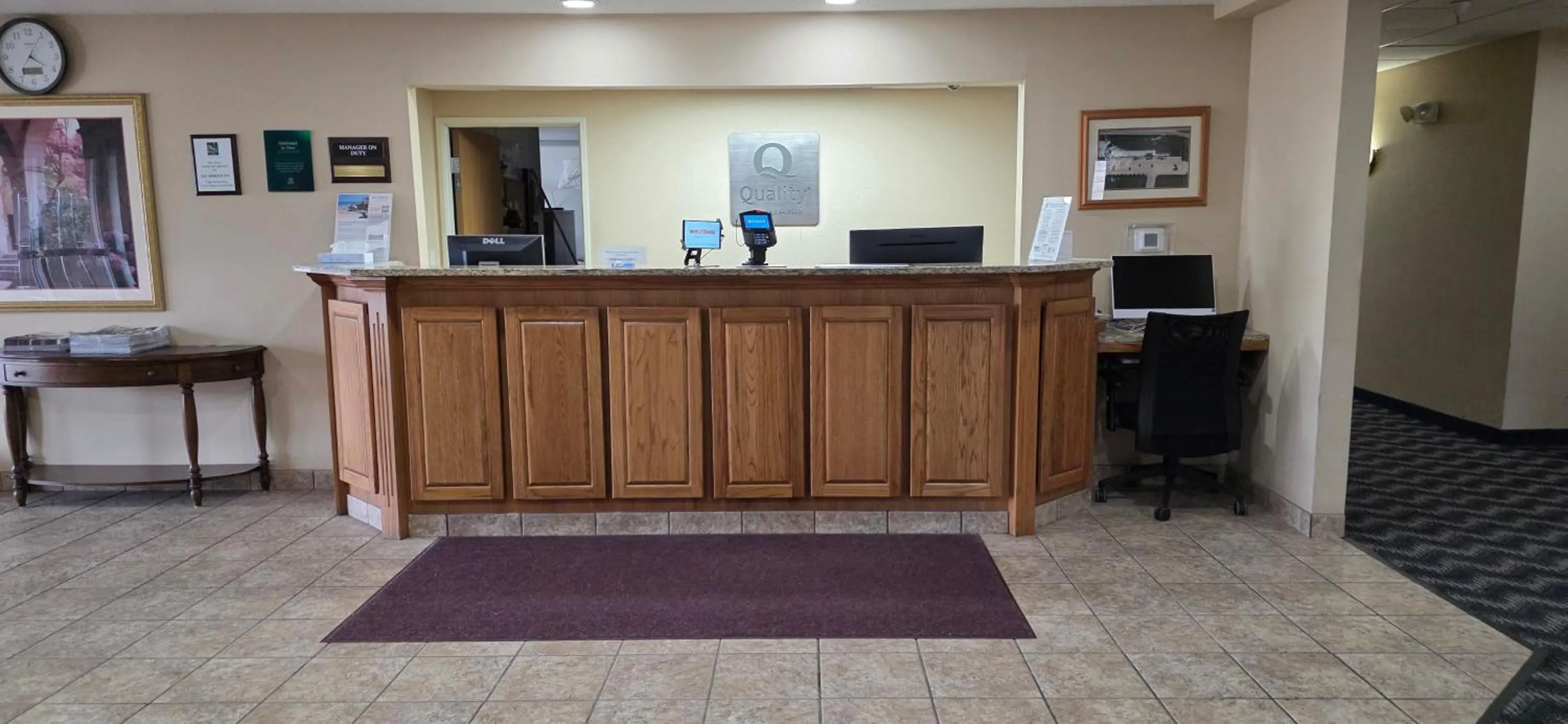 Lobby or reception in Quality Inn & Suites Eldridge Davenport North
