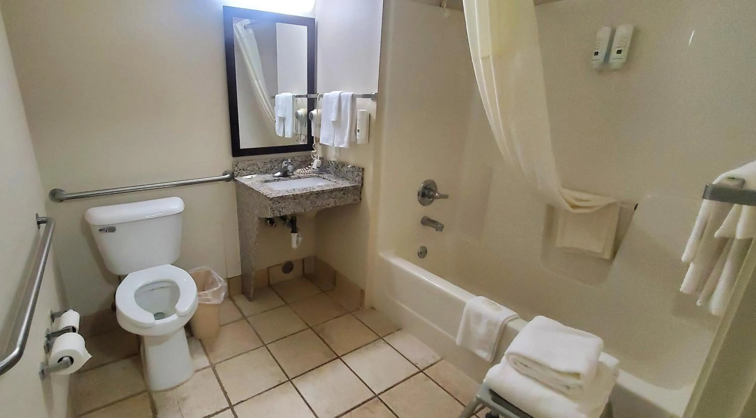 Bathroom in Quality Inn & Suites Eldridge Davenport North