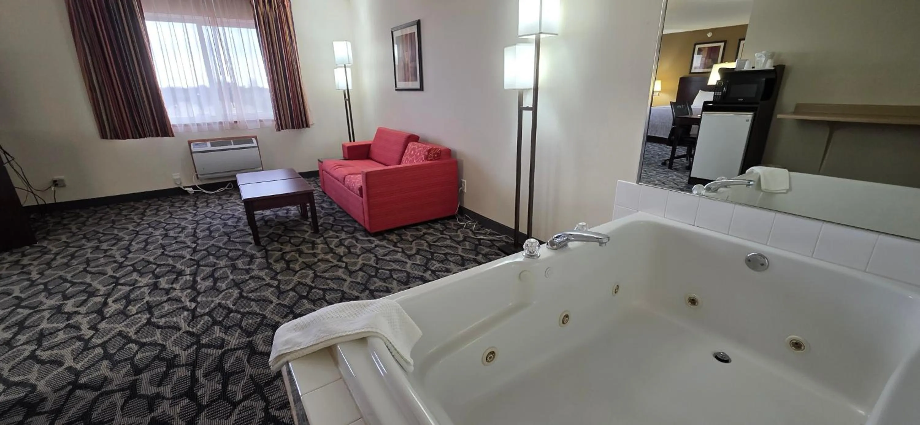 Hot Tub in Quality Inn & Suites Eldridge Davenport North