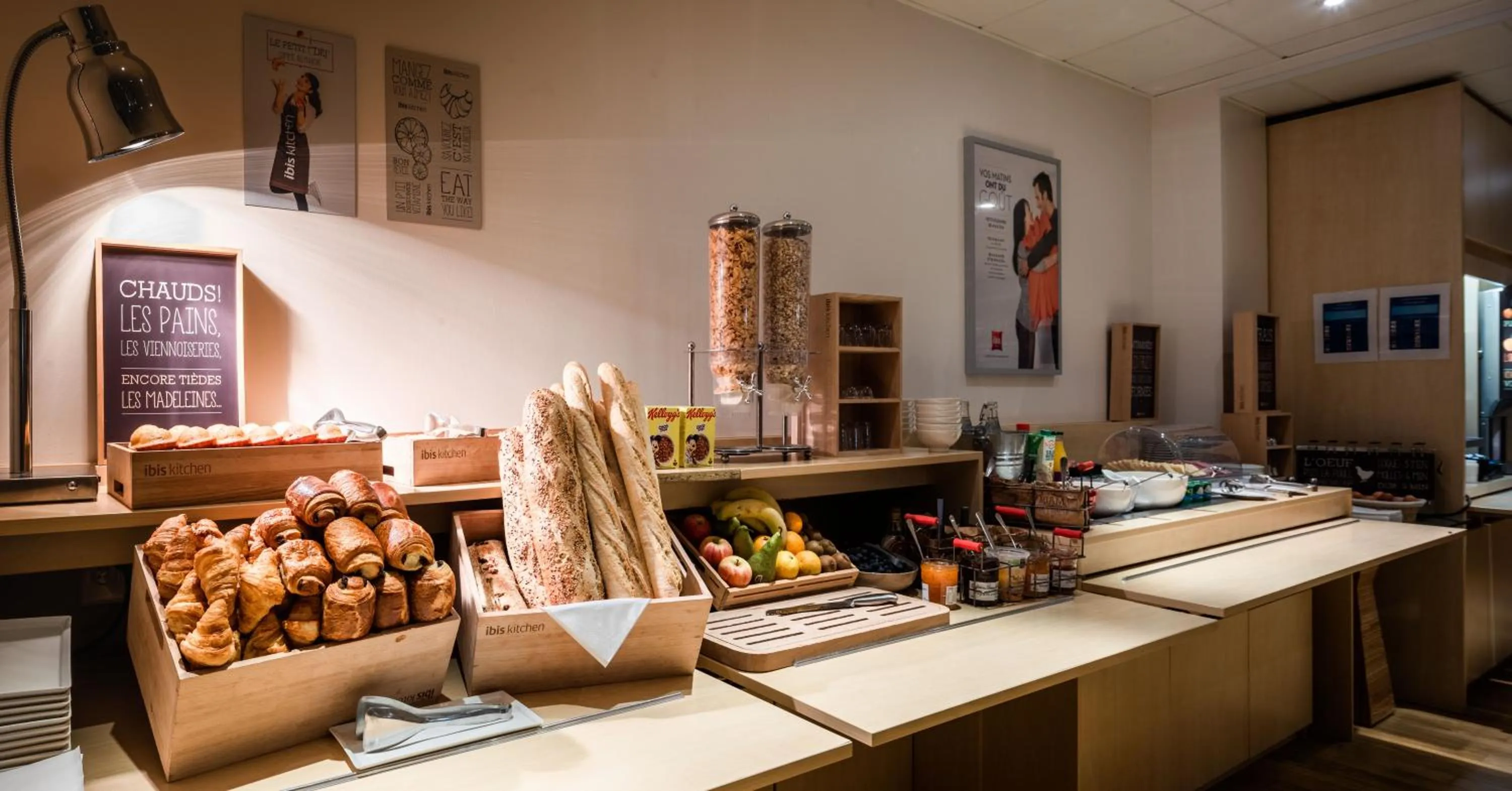 Buffet breakfast in ibis Quimperle