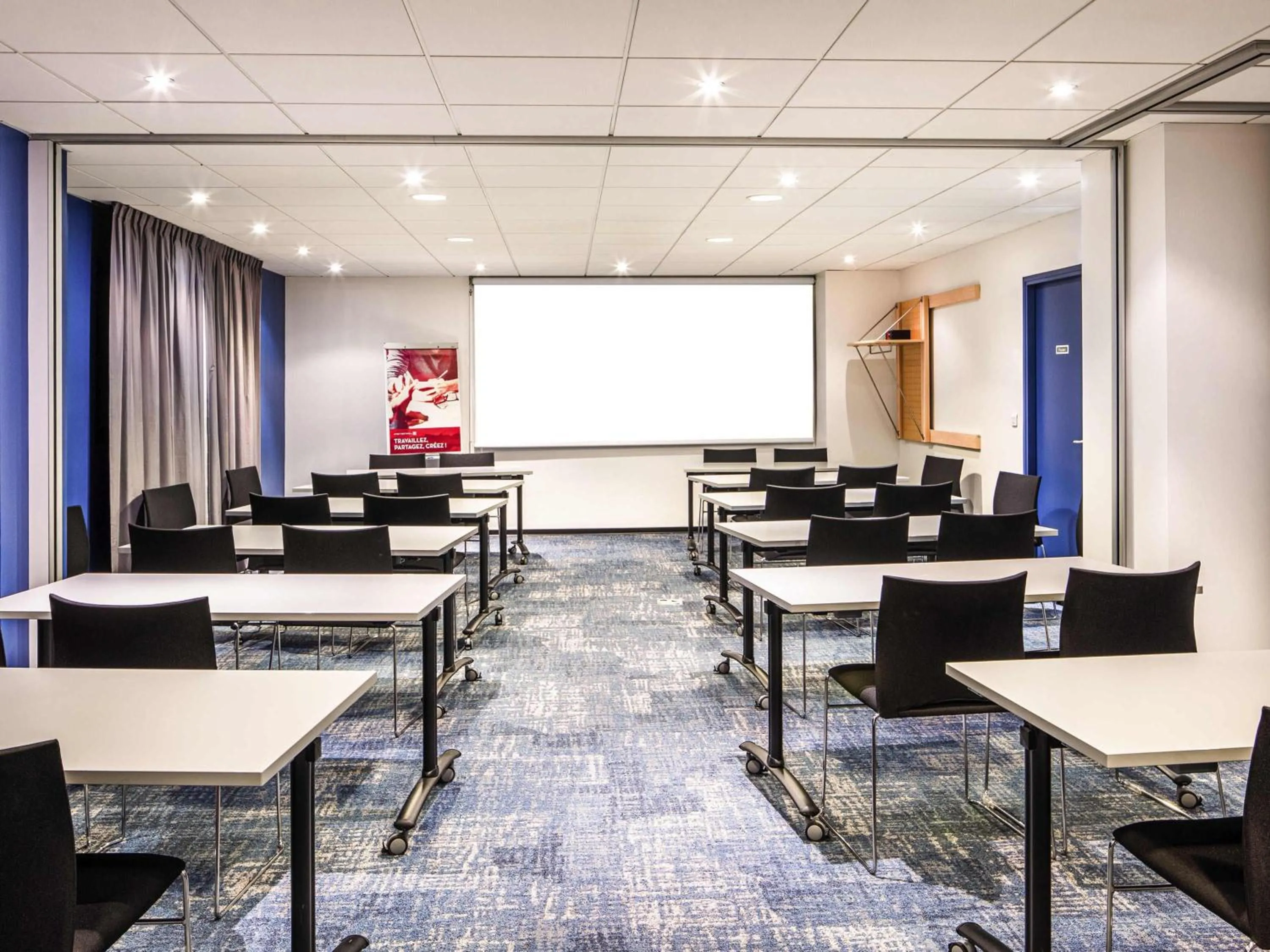 Meeting/conference room in ibis Quimperle