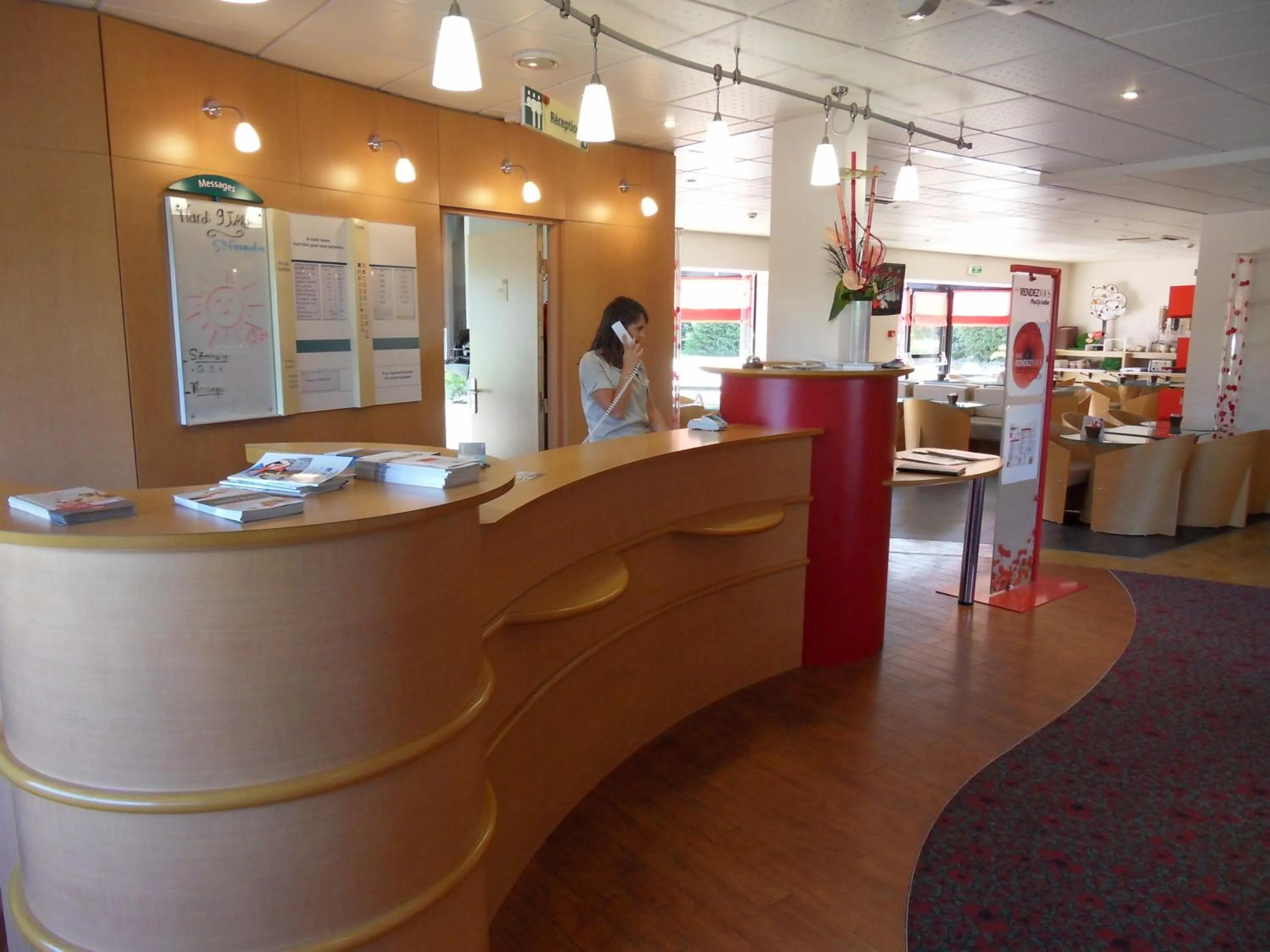Lobby or reception in ibis Quimperle