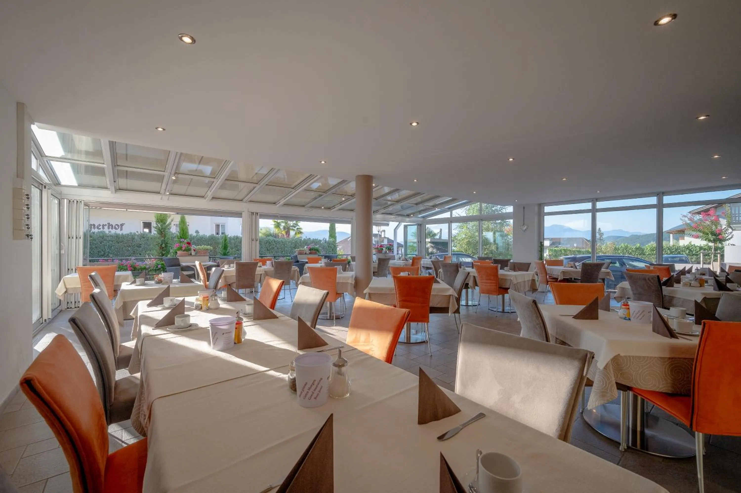 Restaurant/places to eat in Garni Hotel Peterlinhof