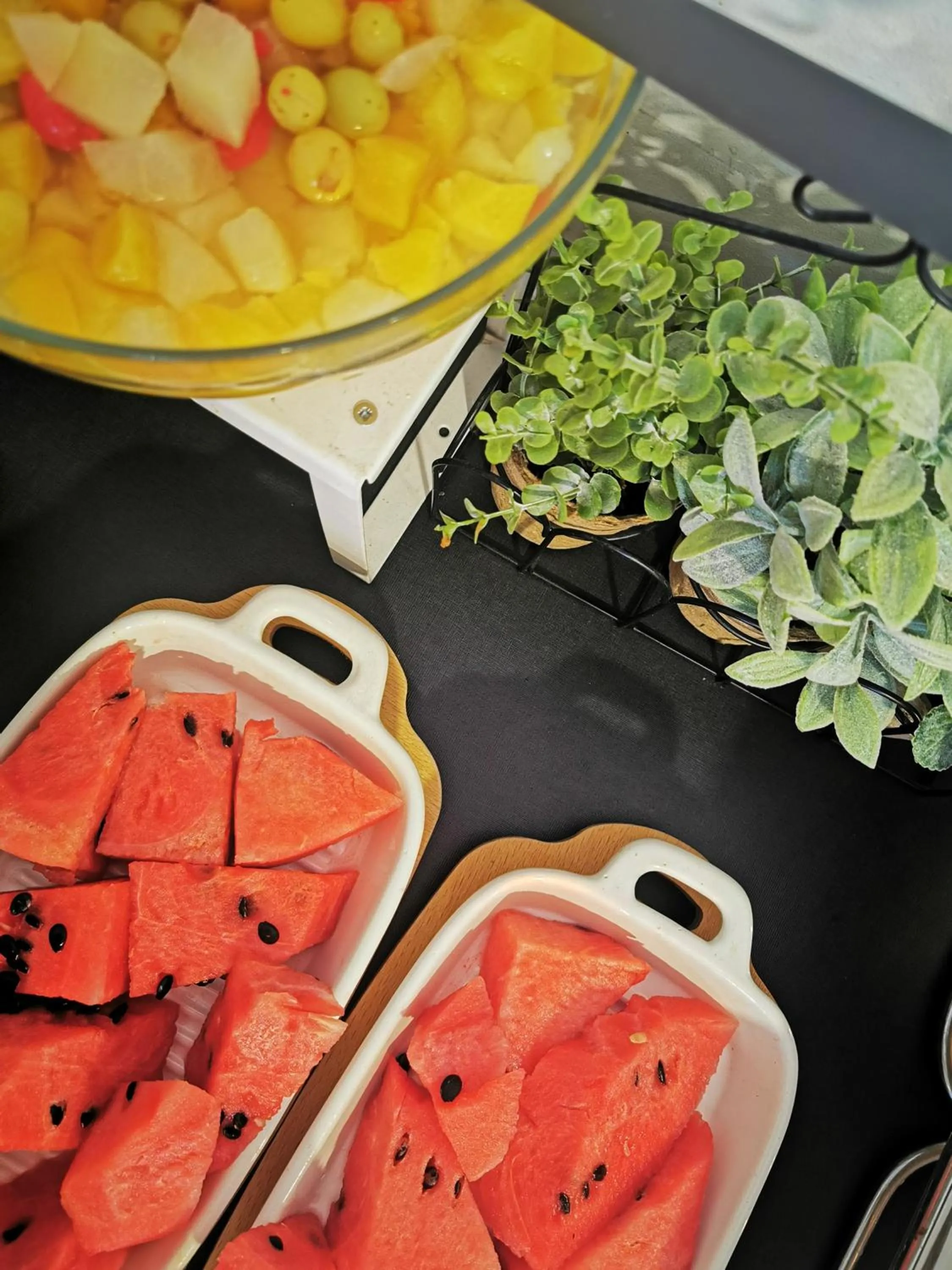 Restaurant/places to eat in YMY Boutique Residence