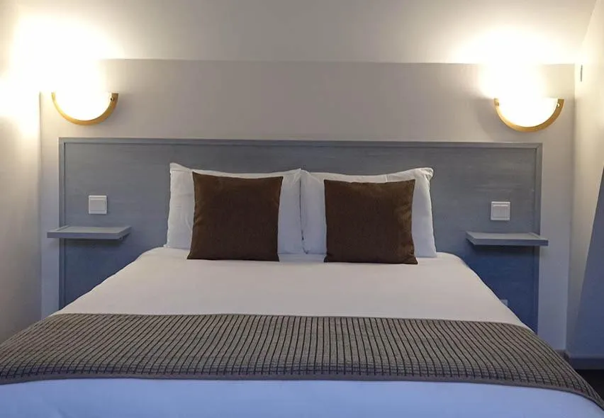 Bedroom, Bed in Hôtel de la Gare