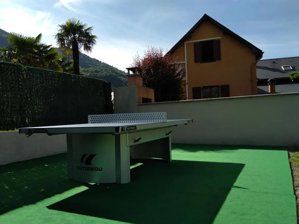 Table tennis in Hôtel de la Gare