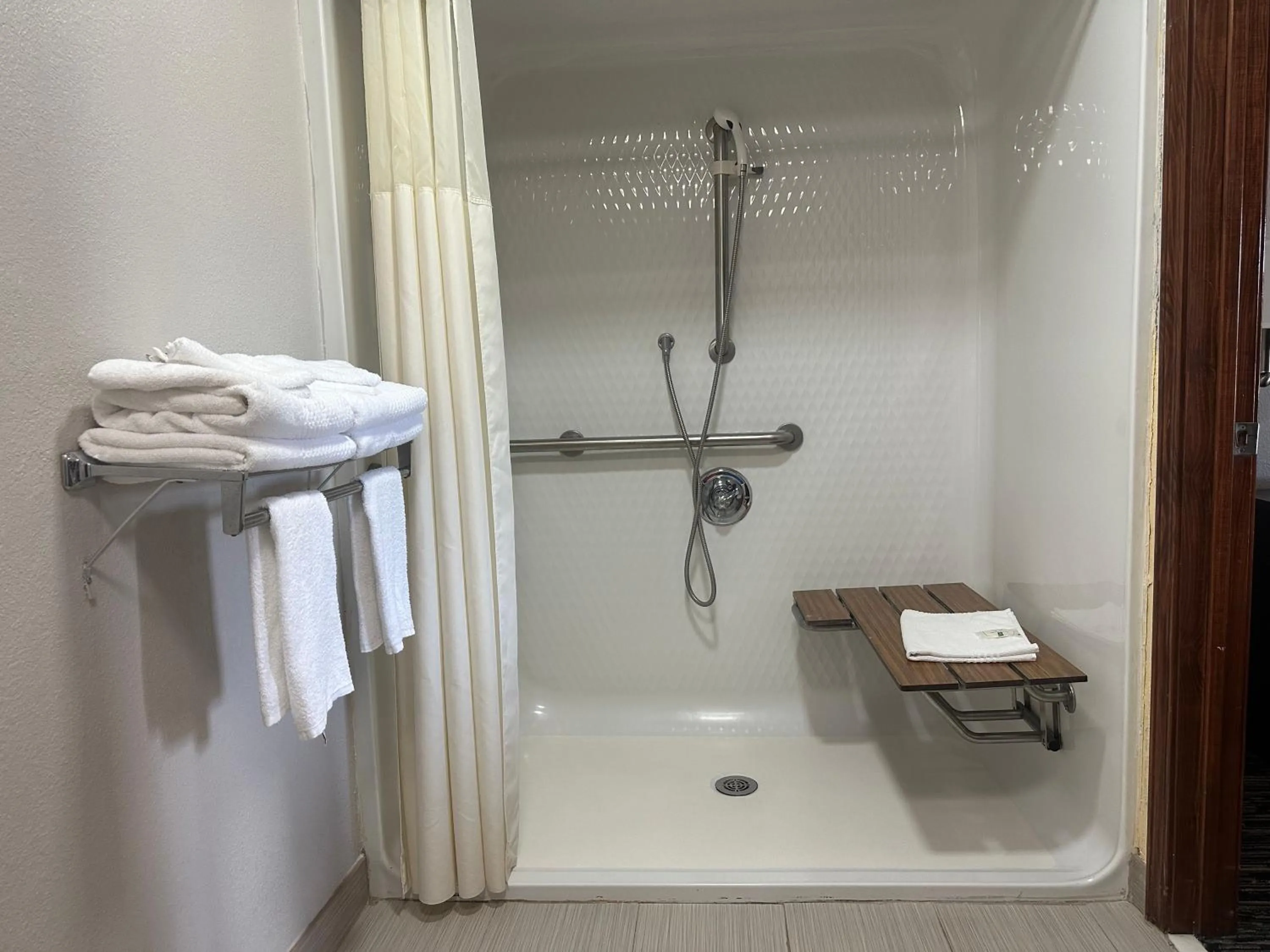 Bathroom in Quality Inn Adairsville-Calhoun South