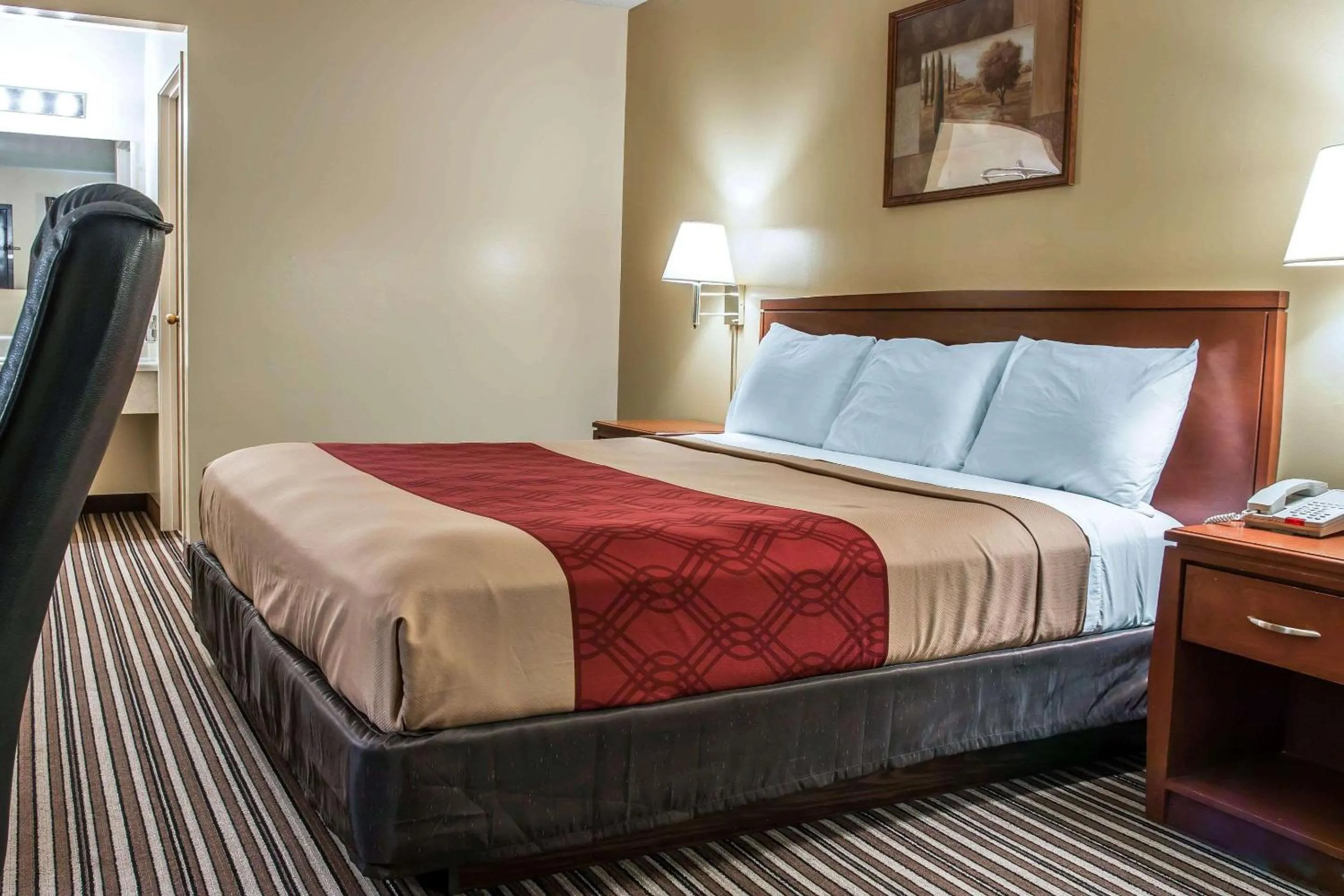 Bedroom, Bed in Econo Lodge Paw Paw